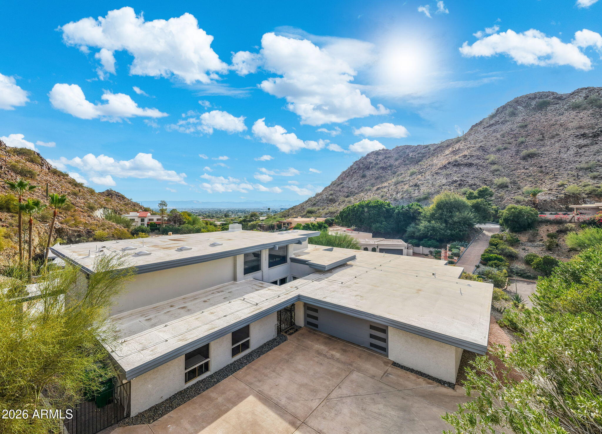 LINCOLN HILLS - Residential