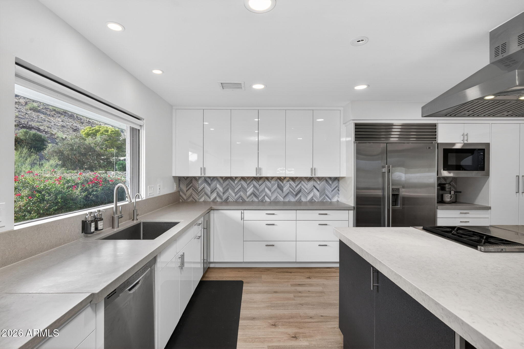 LINCOLN HILLS - Residential