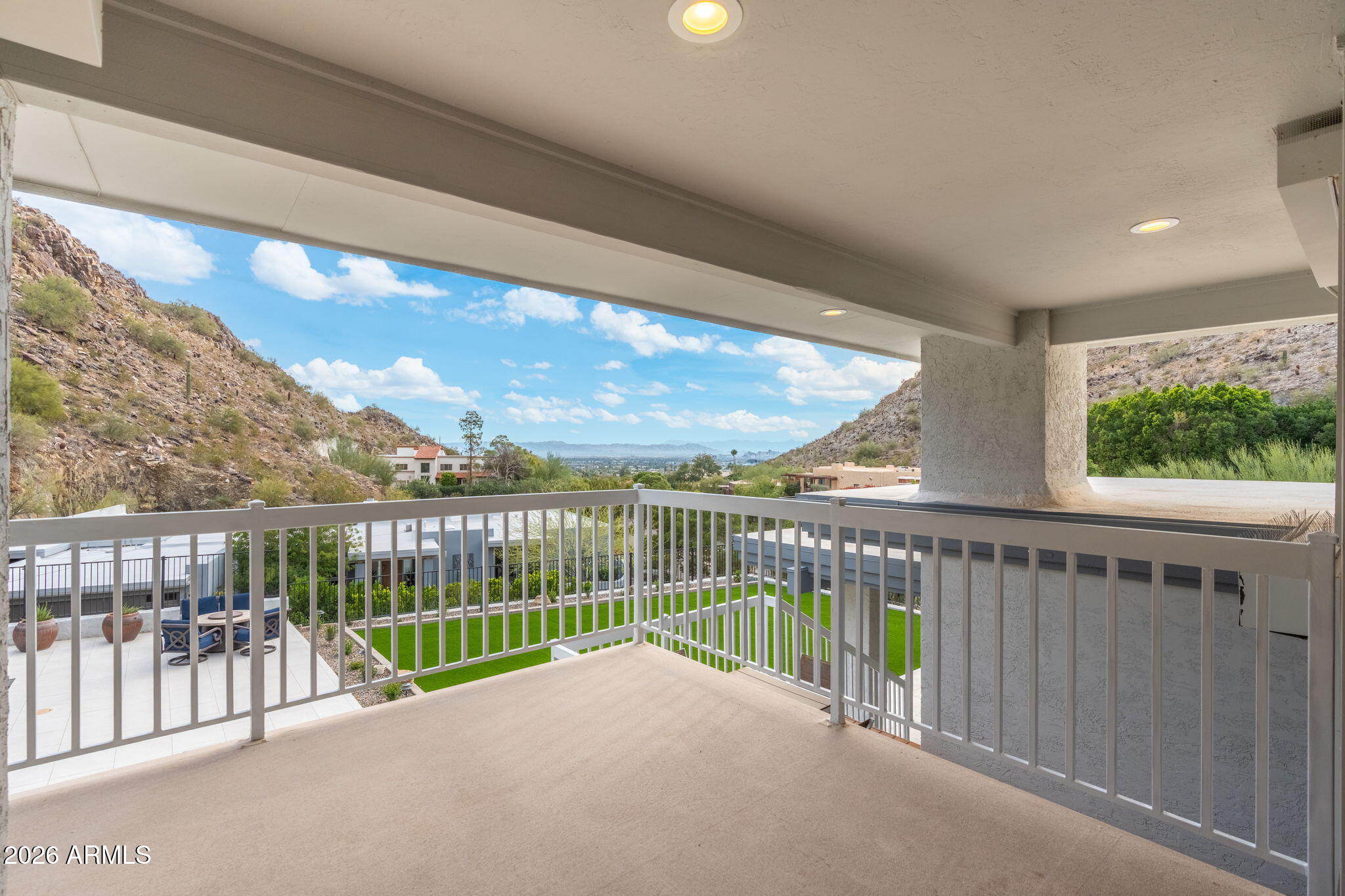 LINCOLN HILLS - Residential