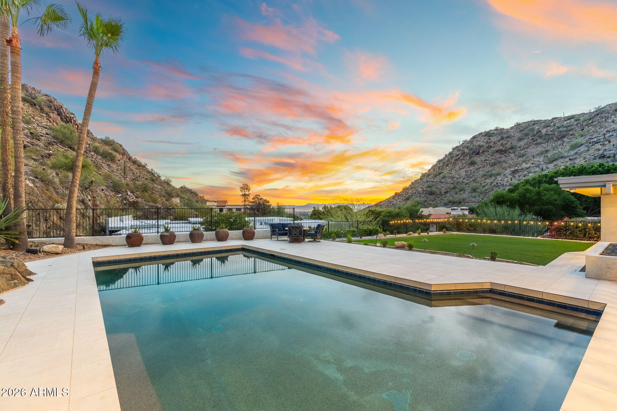 LINCOLN HILLS - Residential