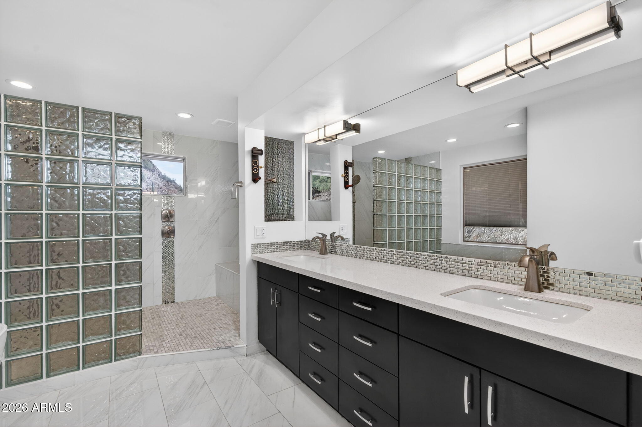 LINCOLN HILLS - Residential