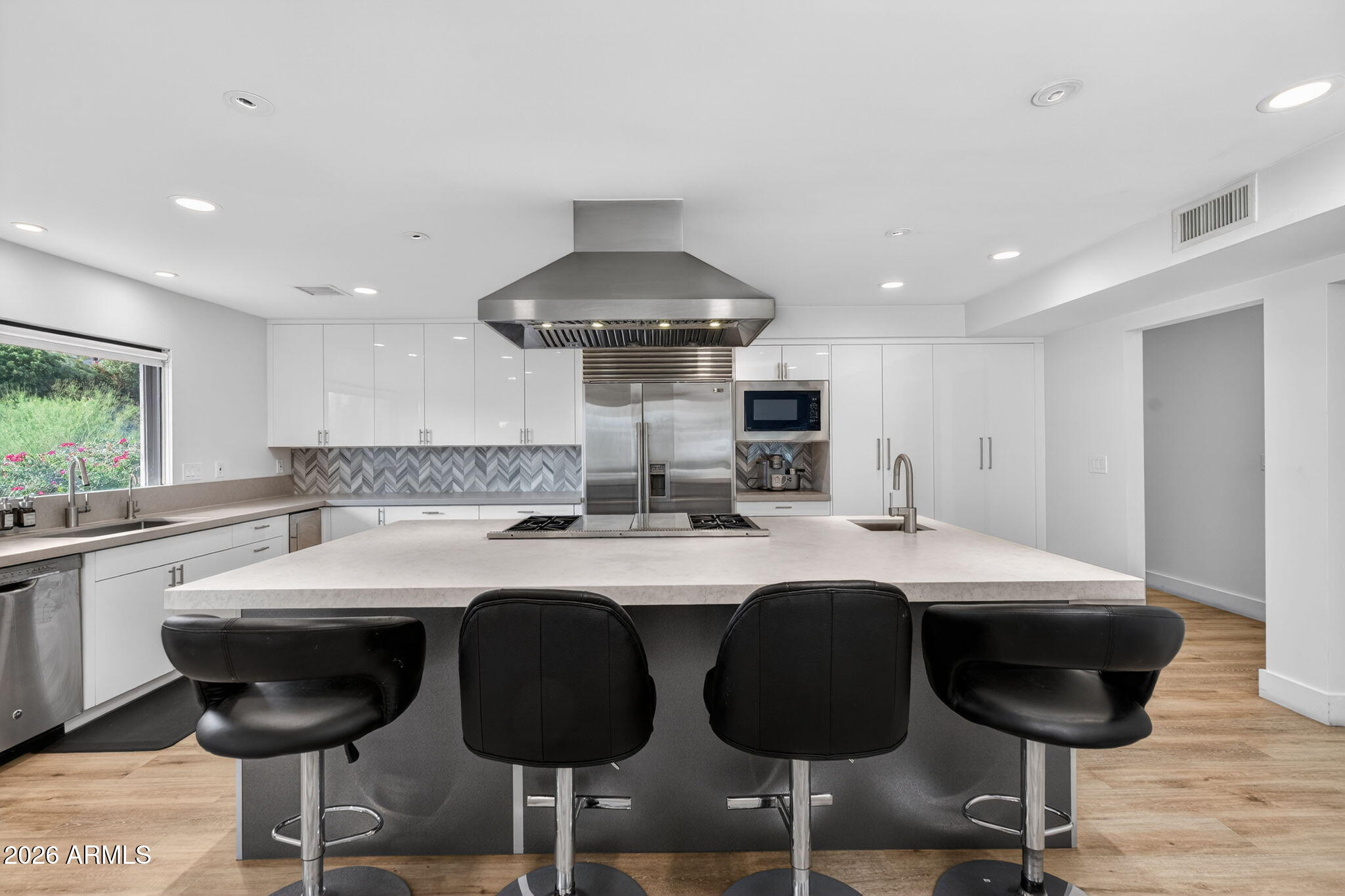 LINCOLN HILLS - Residential