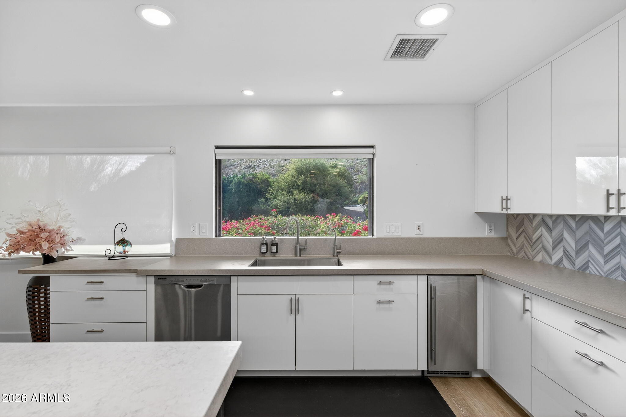 LINCOLN HILLS - Residential