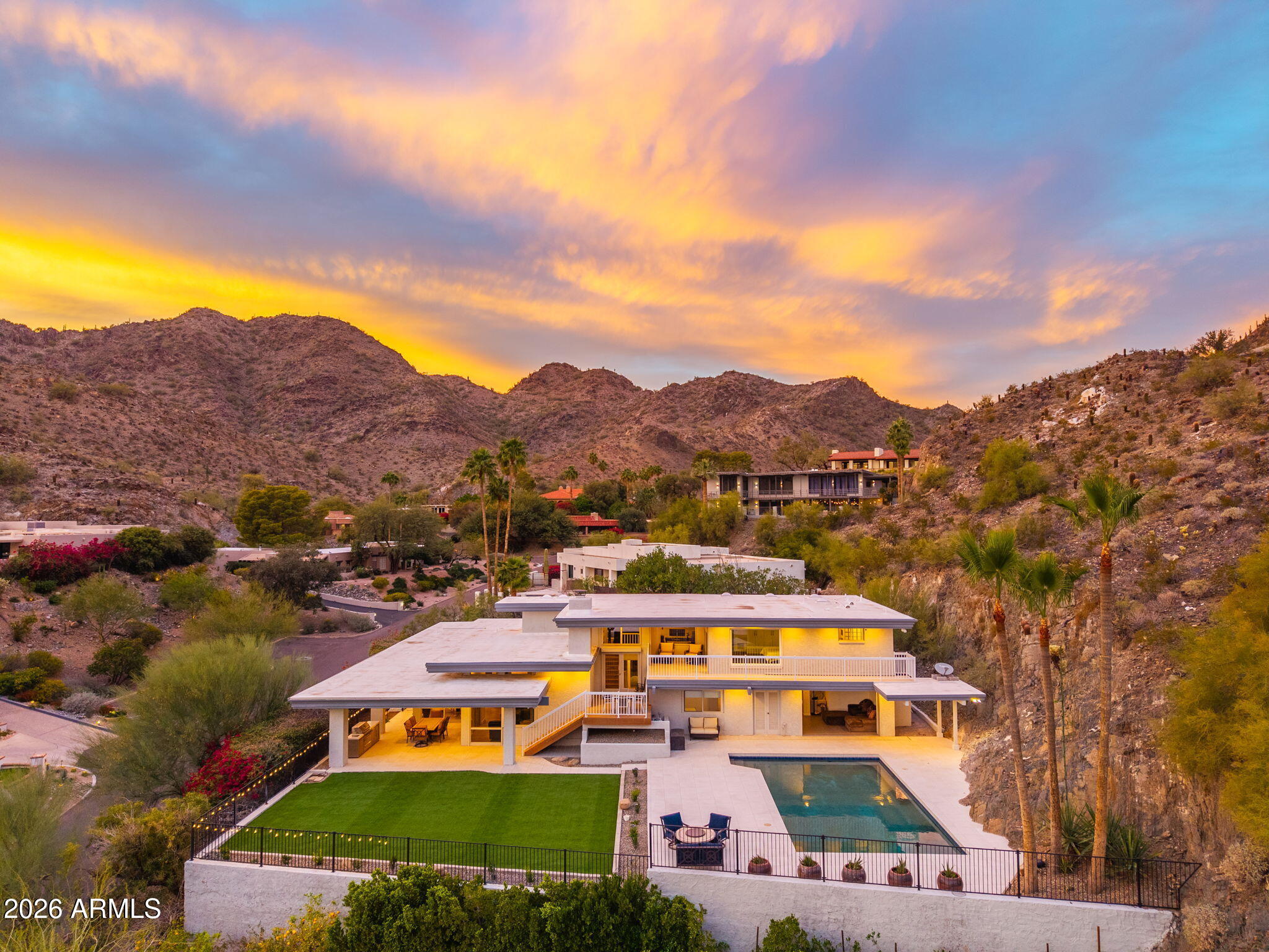 LINCOLN HILLS - Residential