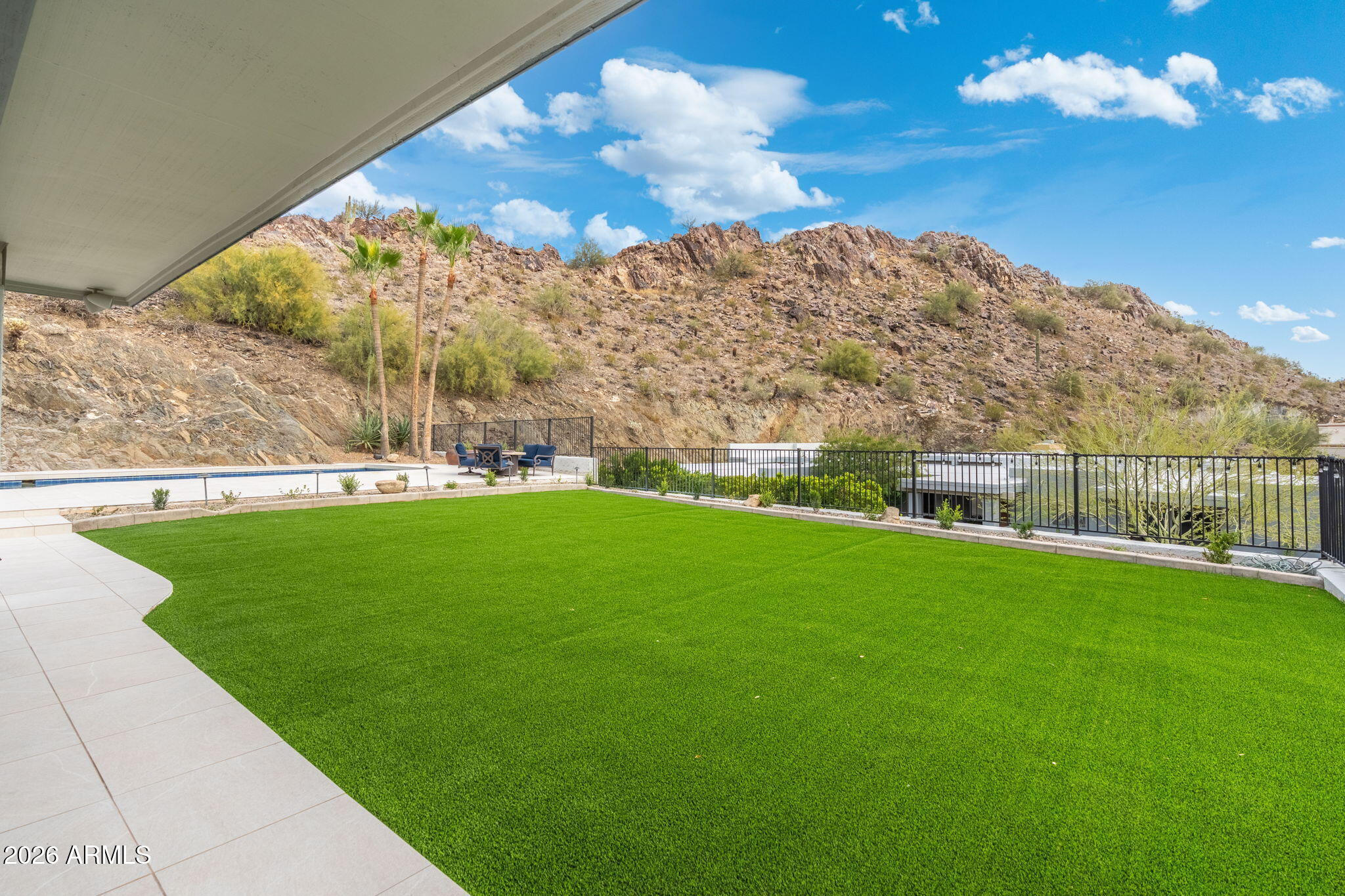 LINCOLN HILLS - Residential
