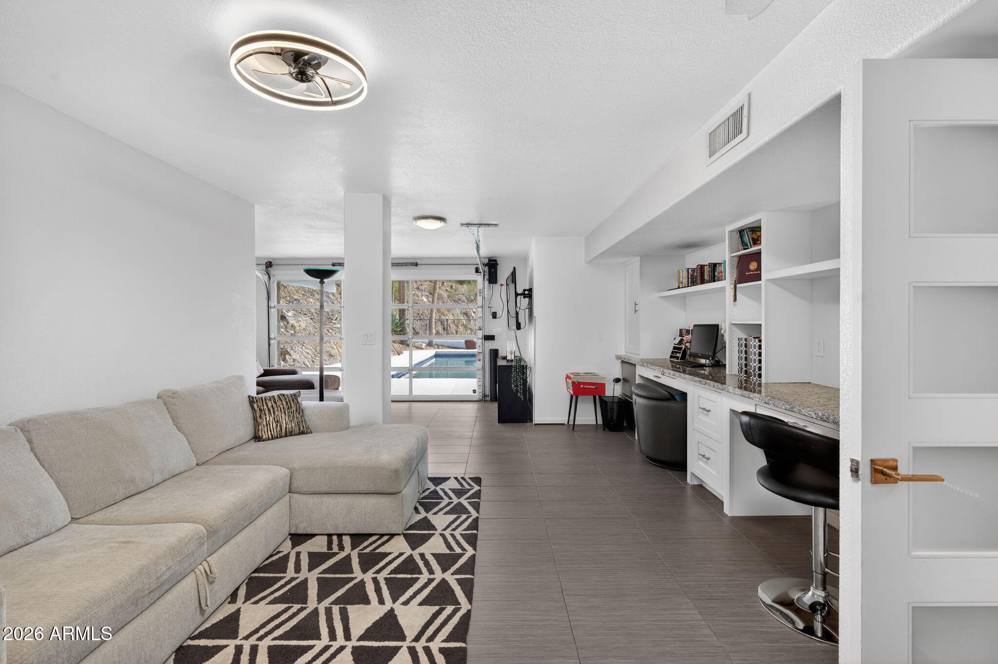 LINCOLN HILLS - Residential