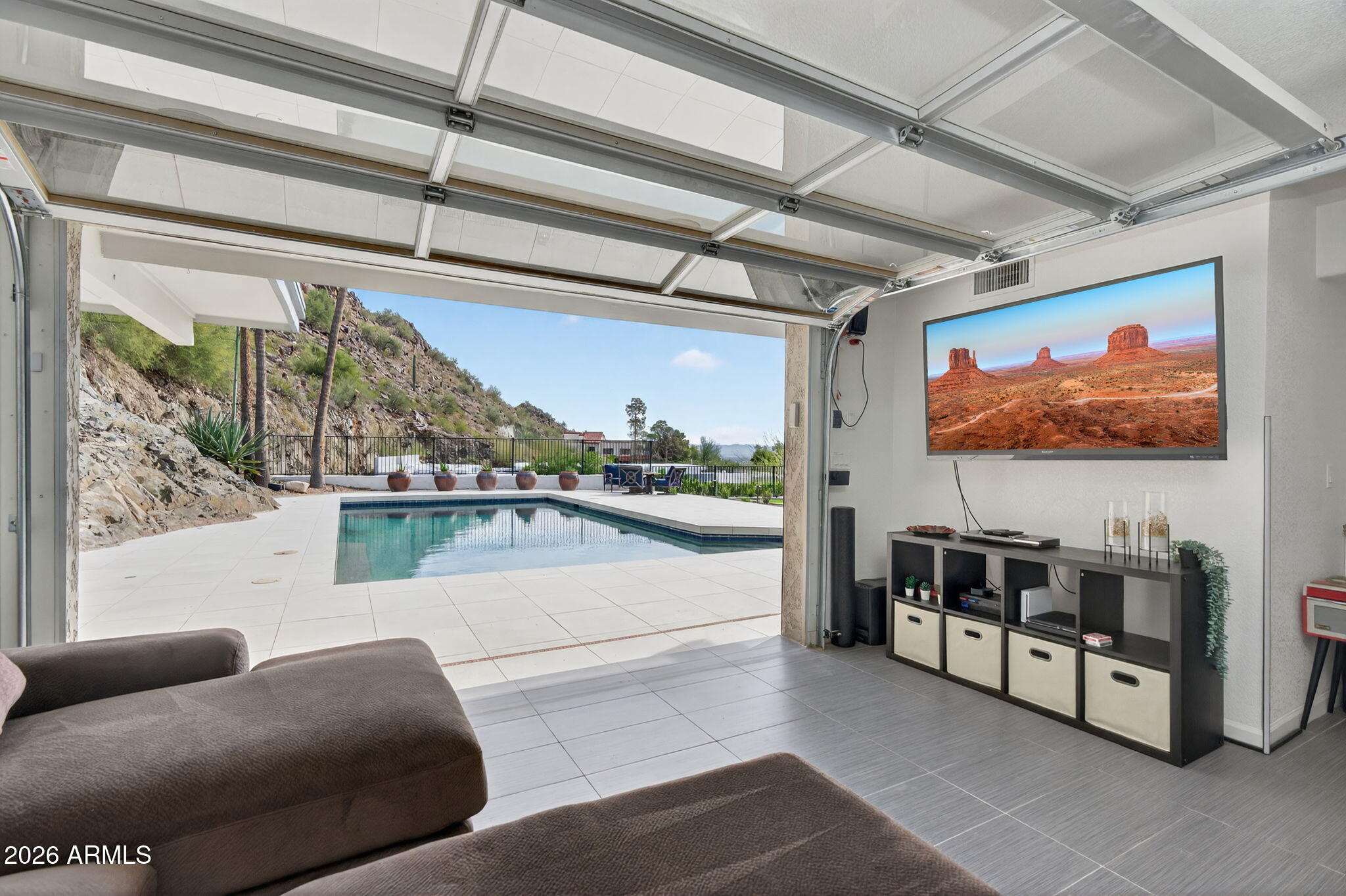 LINCOLN HILLS - Residential