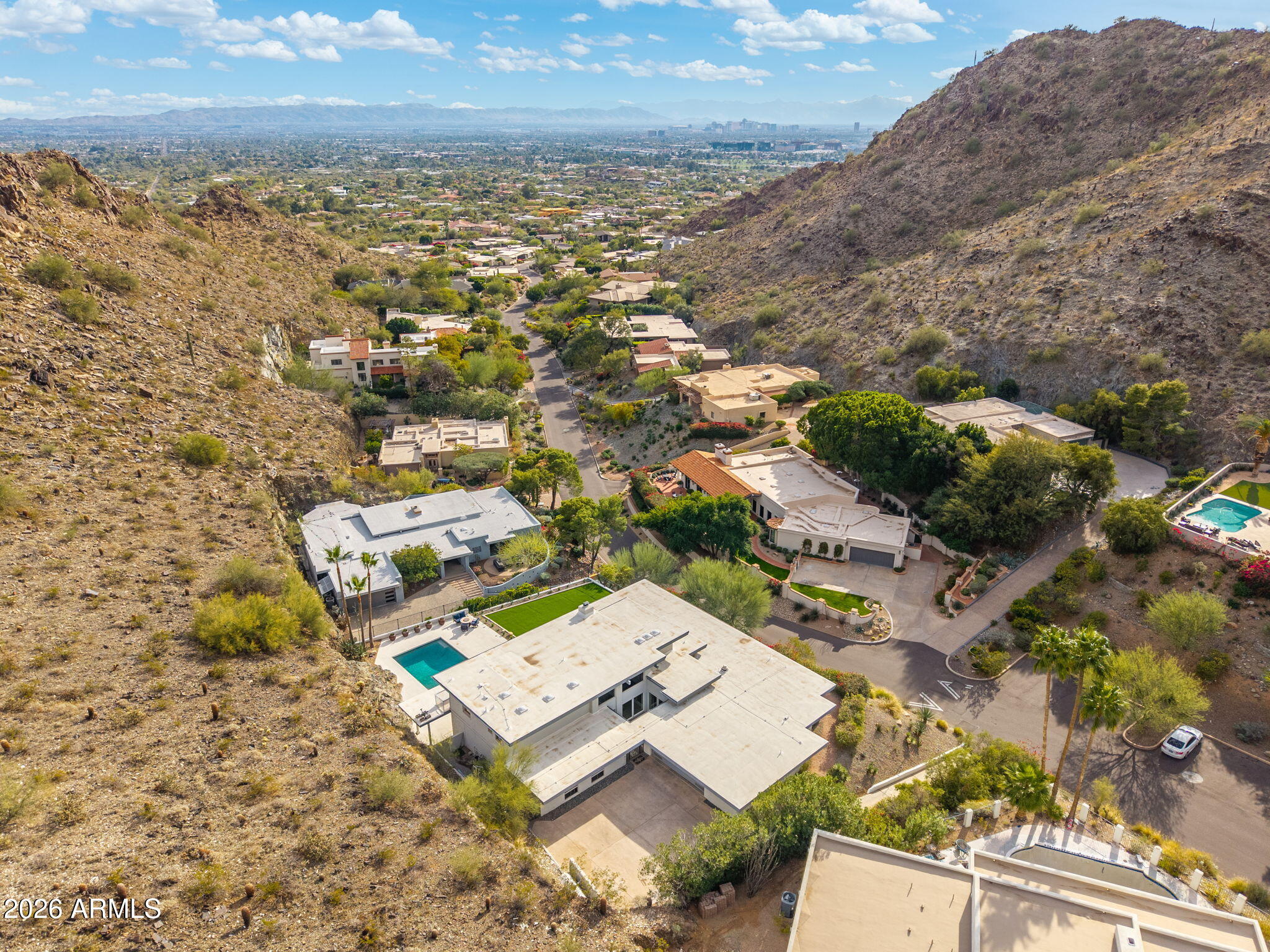 LINCOLN HILLS - Residential