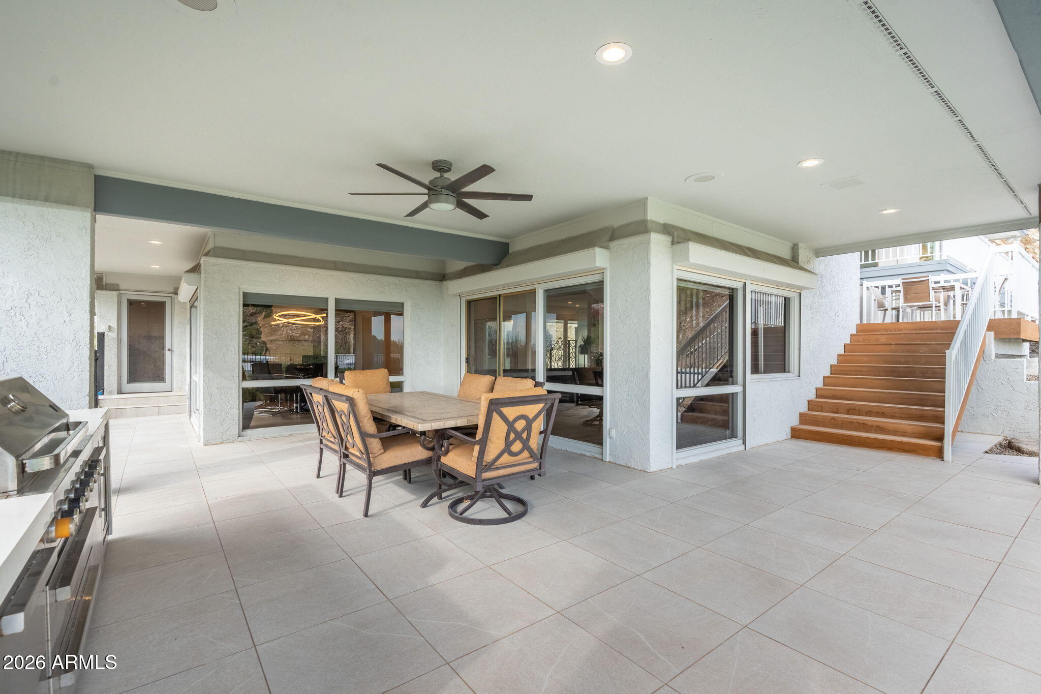 LINCOLN HILLS - Residential