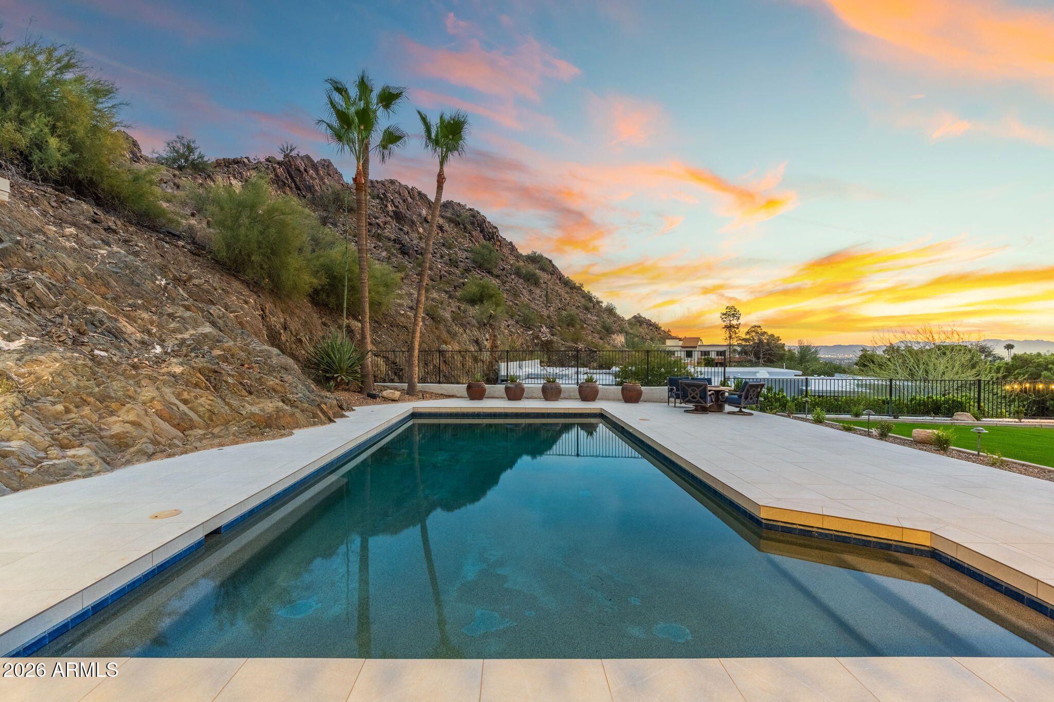 LINCOLN HILLS - Residential