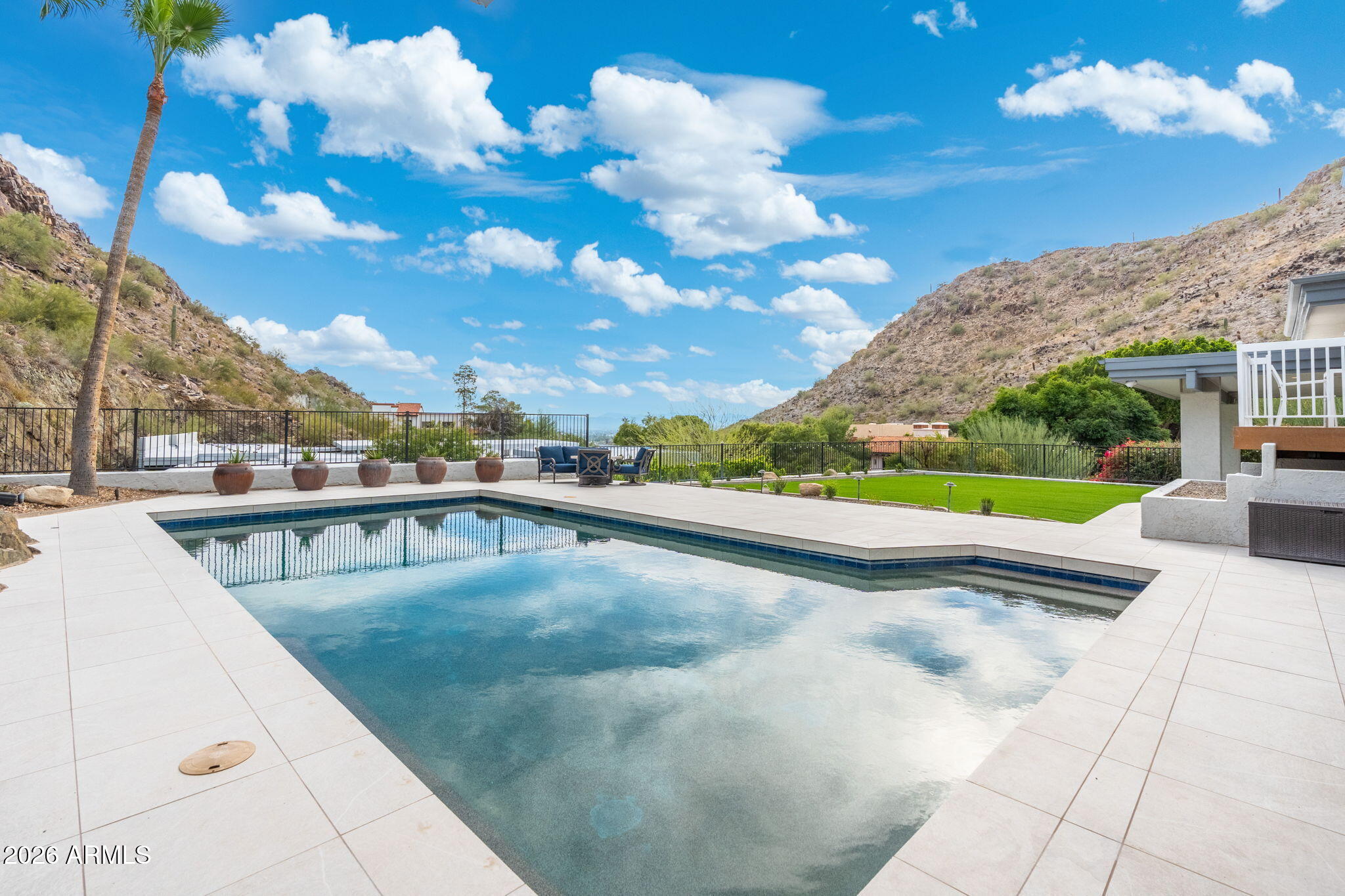 LINCOLN HILLS - Residential