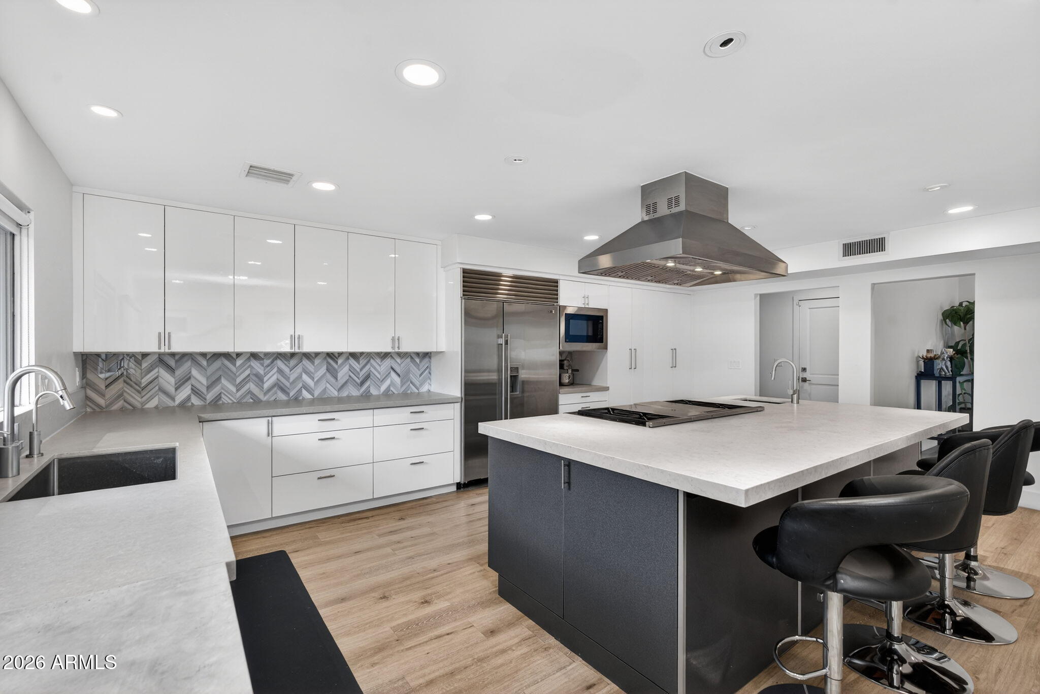 LINCOLN HILLS - Residential