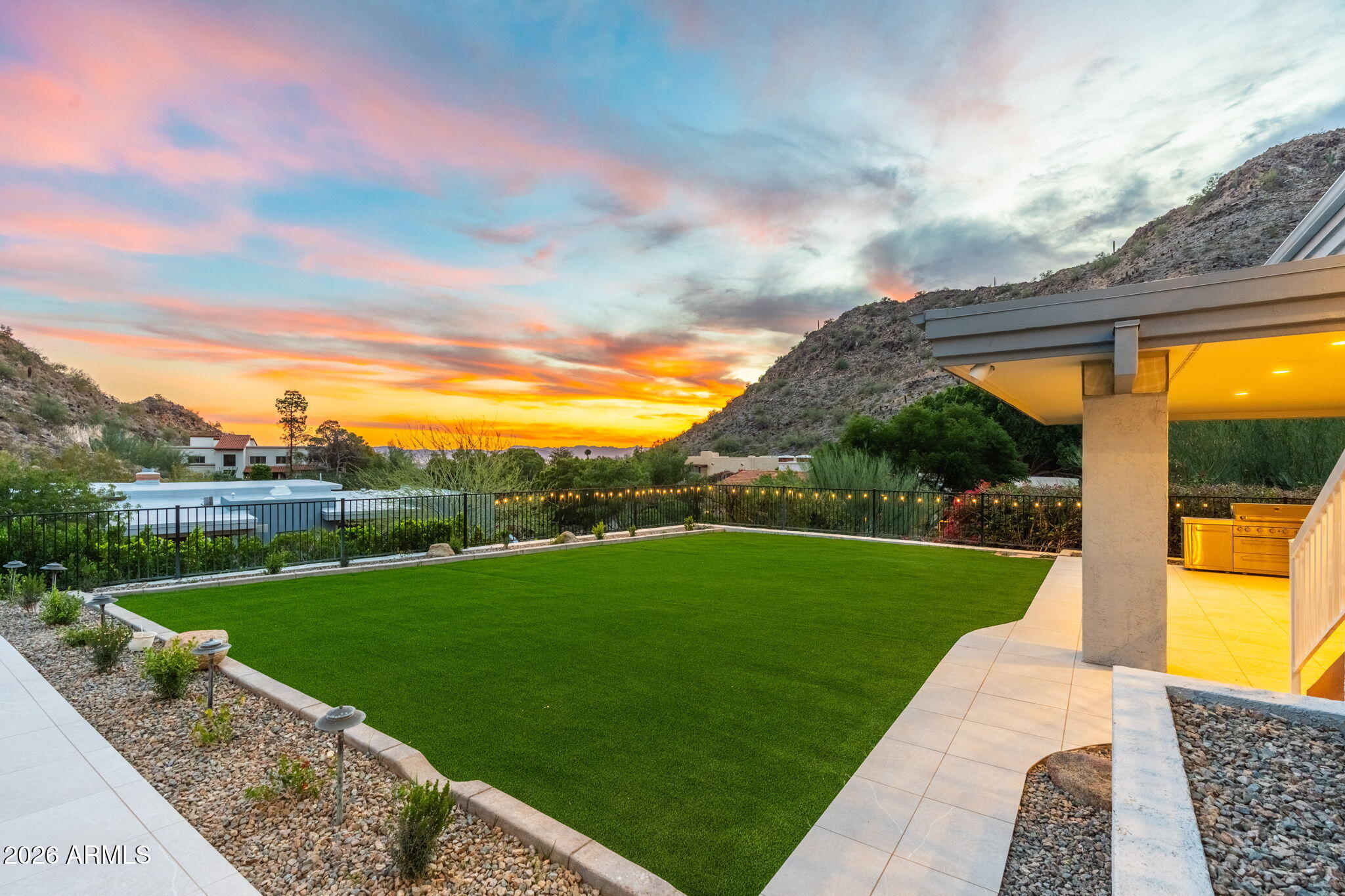 LINCOLN HILLS - Residential