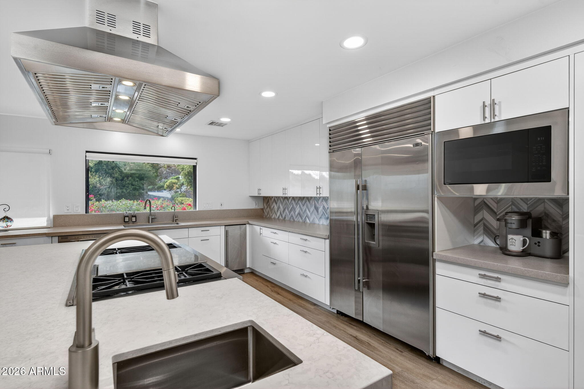 LINCOLN HILLS - Residential