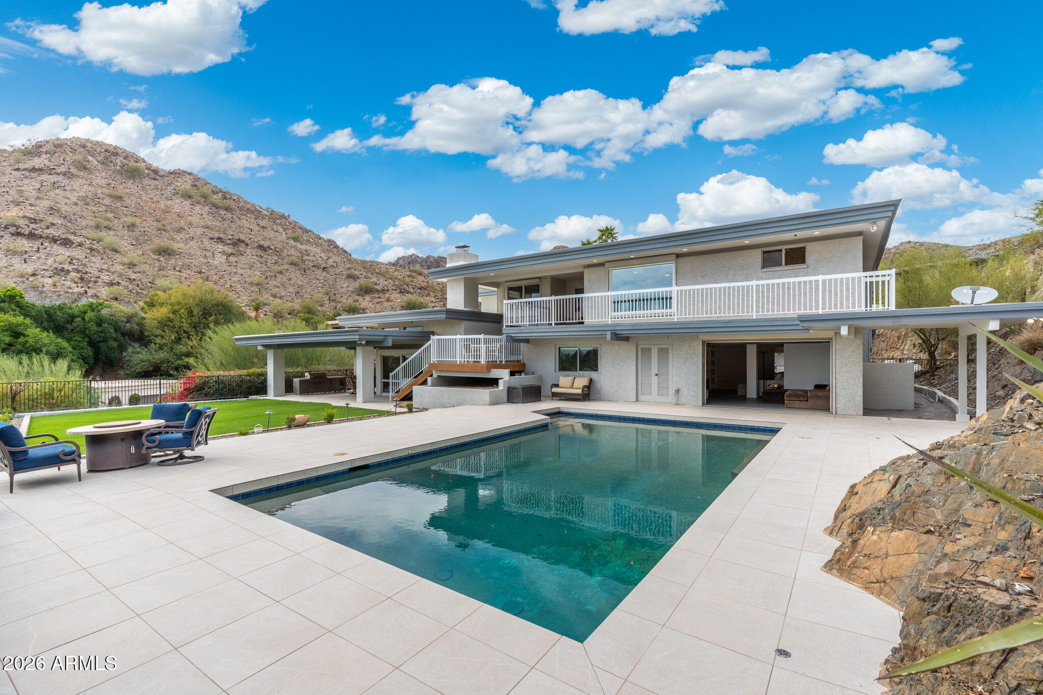LINCOLN HILLS - Residential