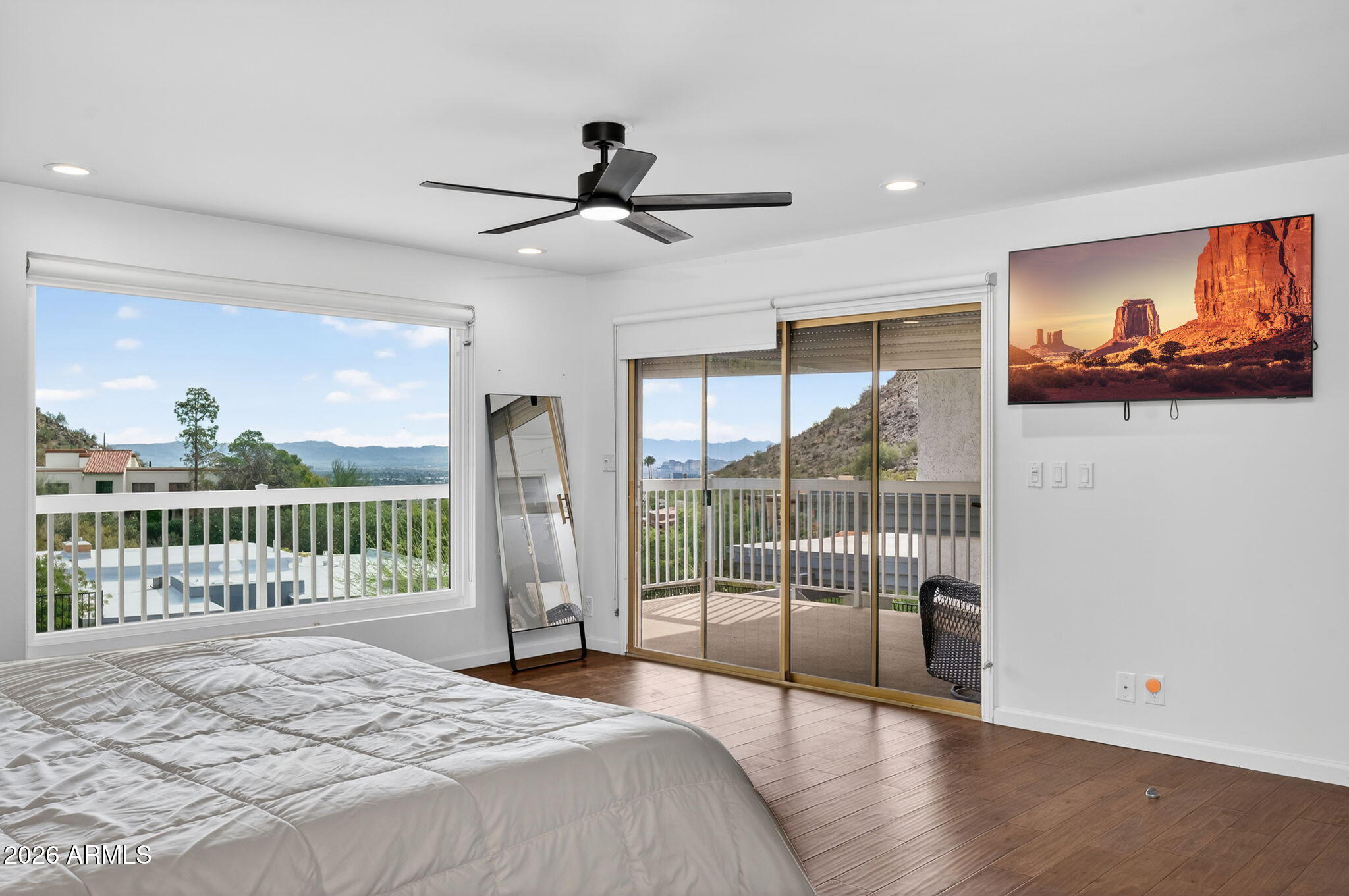 LINCOLN HILLS - Residential