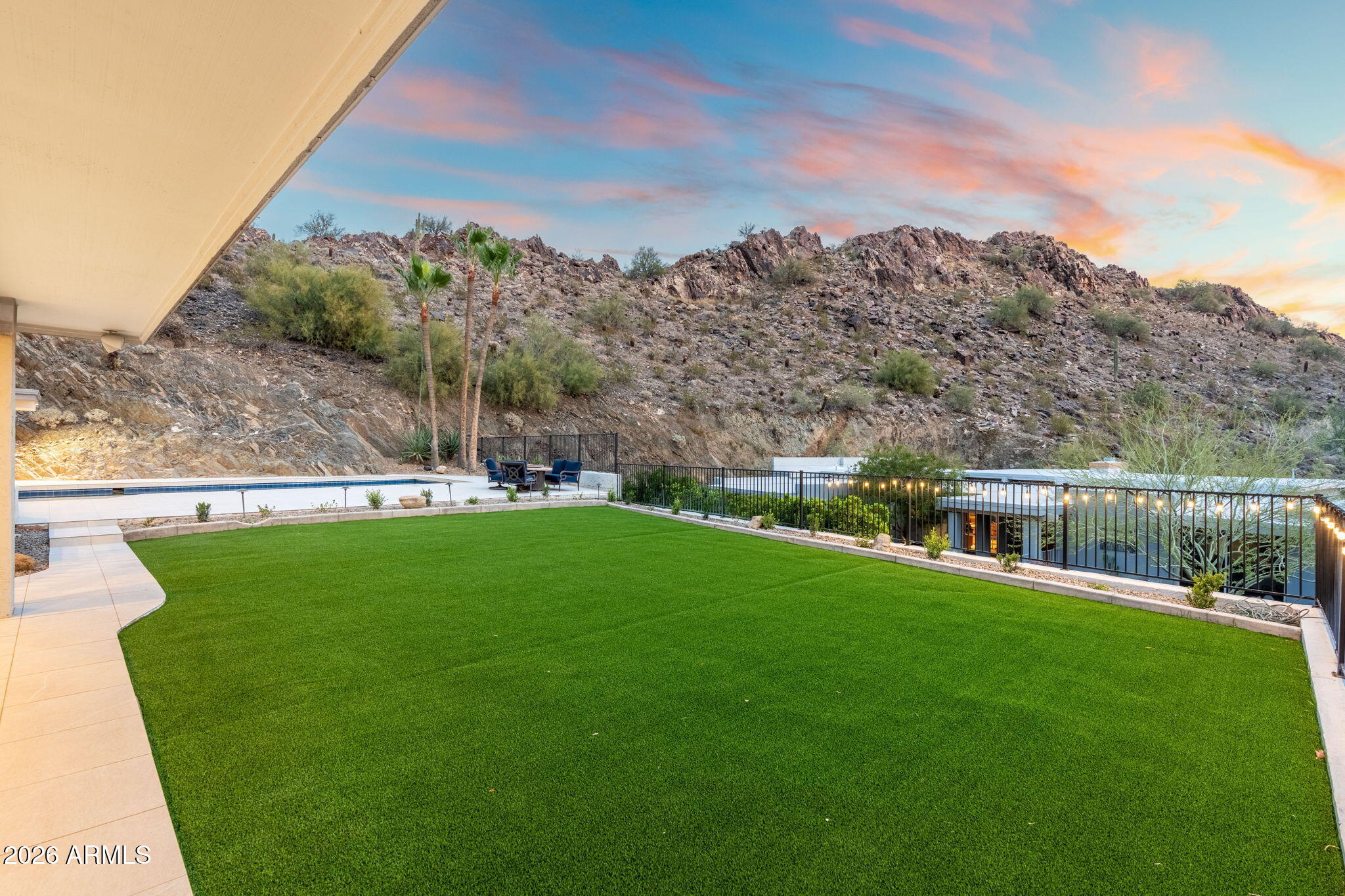 LINCOLN HILLS - Residential