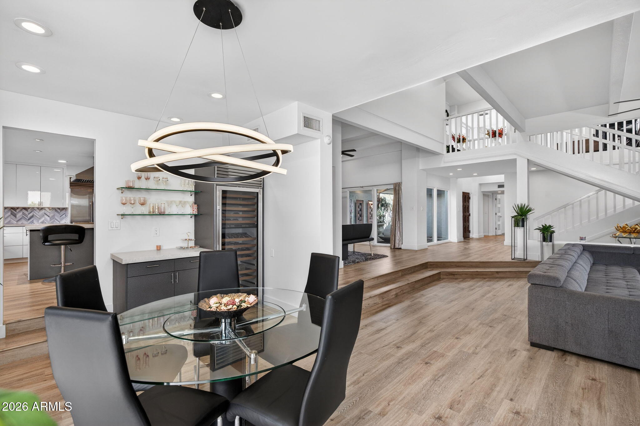 LINCOLN HILLS - Residential