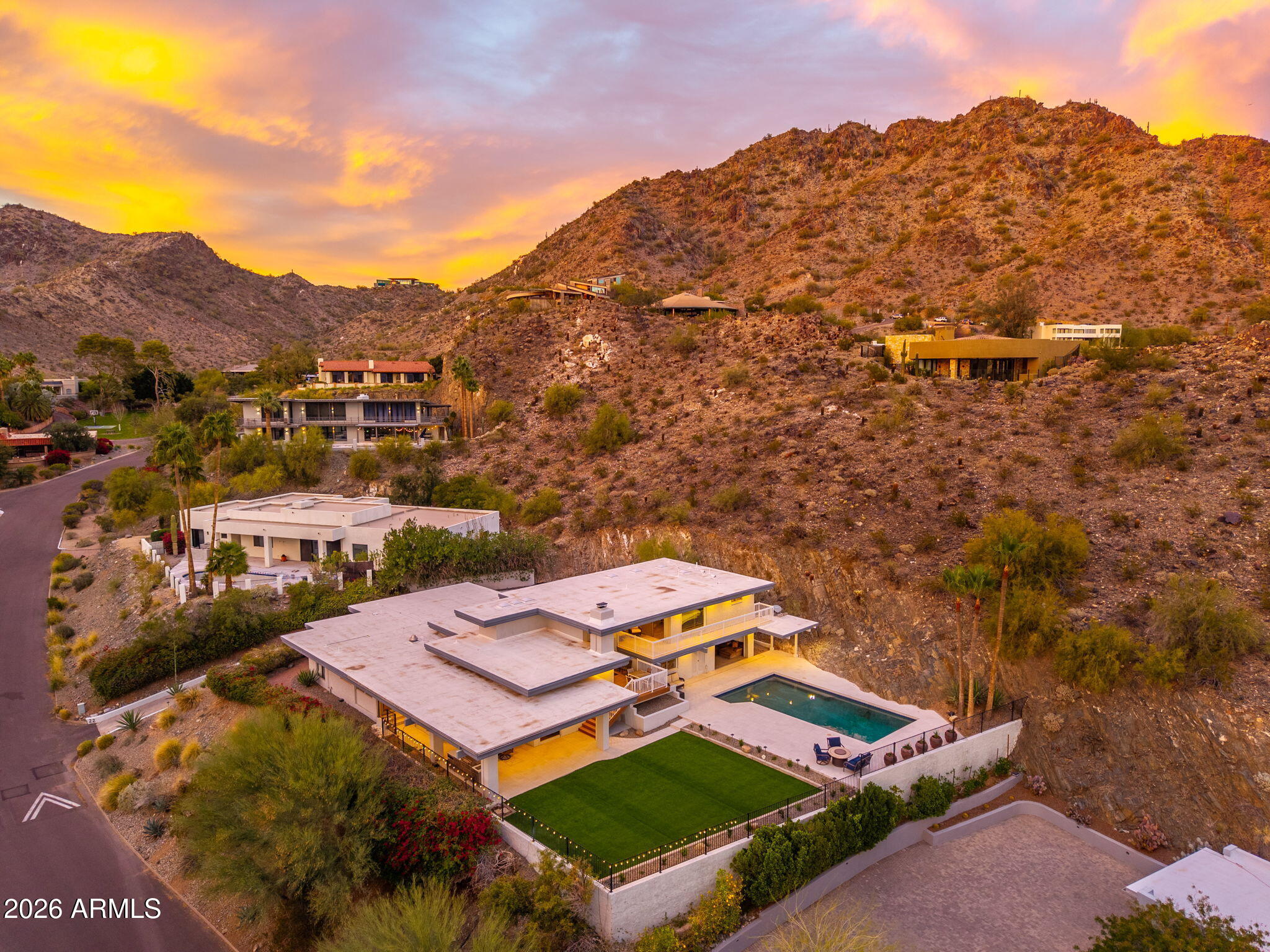 LINCOLN HILLS - Residential