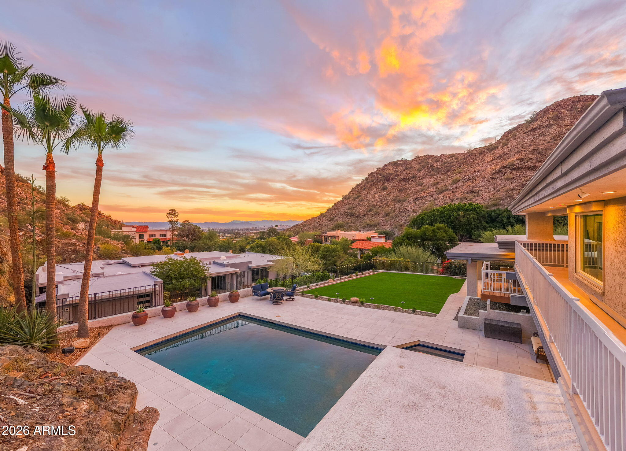 LINCOLN HILLS - Residential