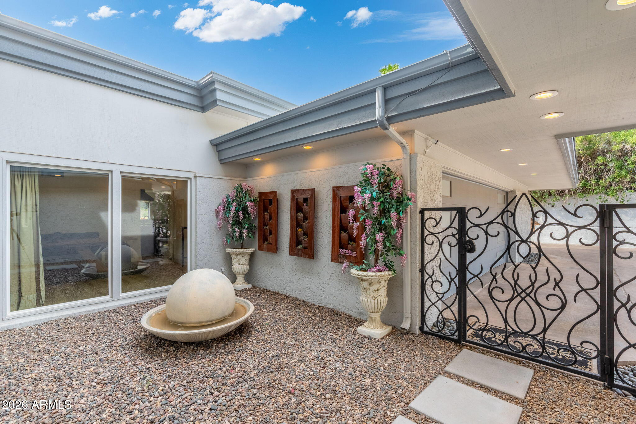 LINCOLN HILLS - Residential
