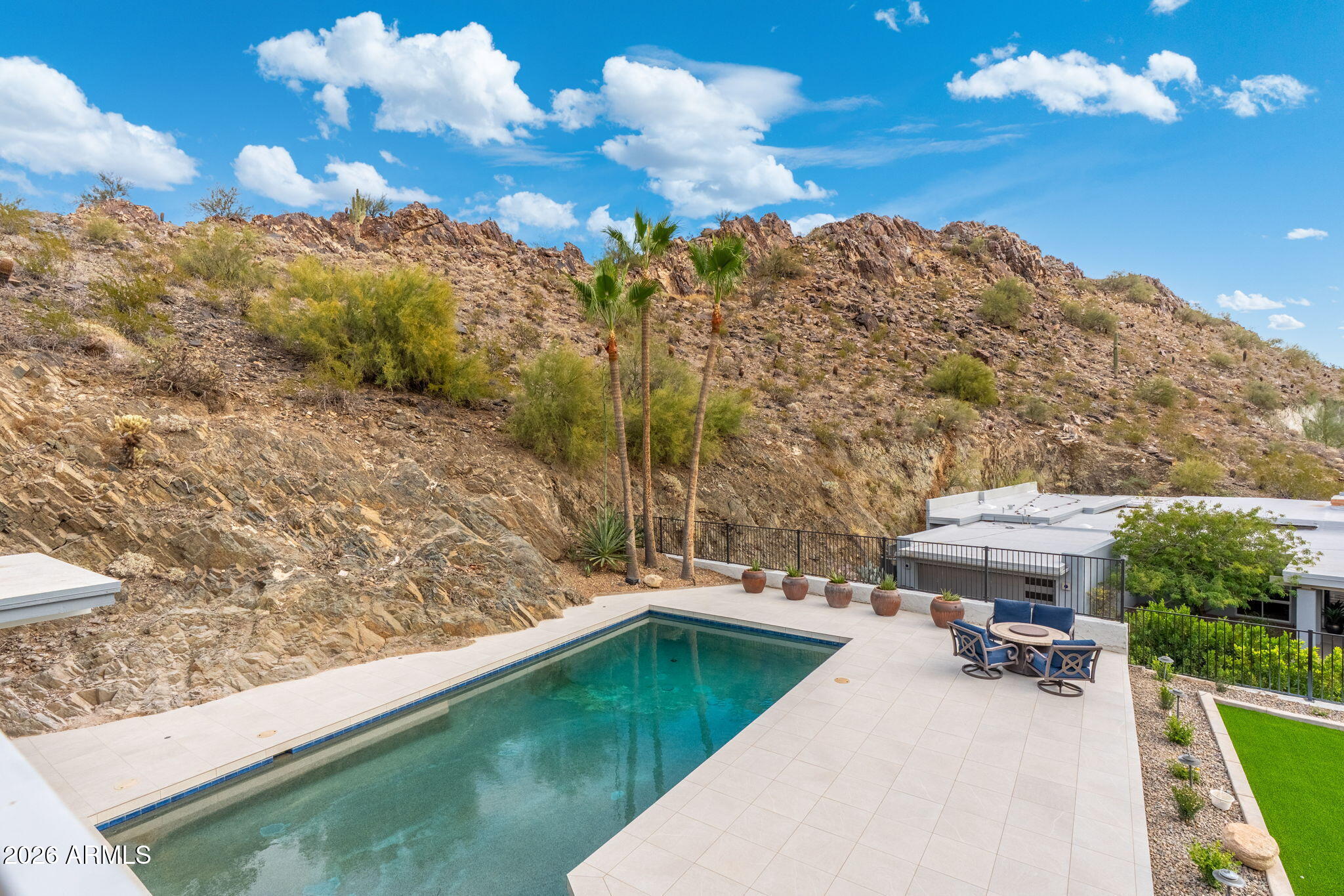 LINCOLN HILLS - Residential