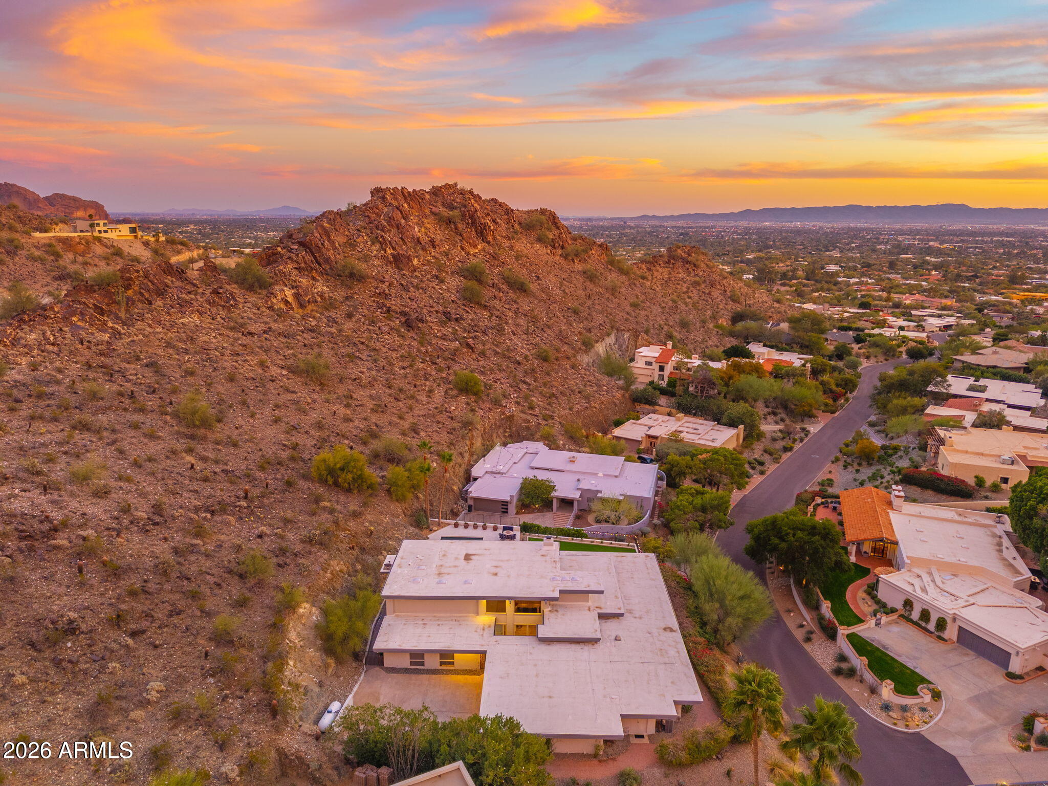 LINCOLN HILLS - Residential