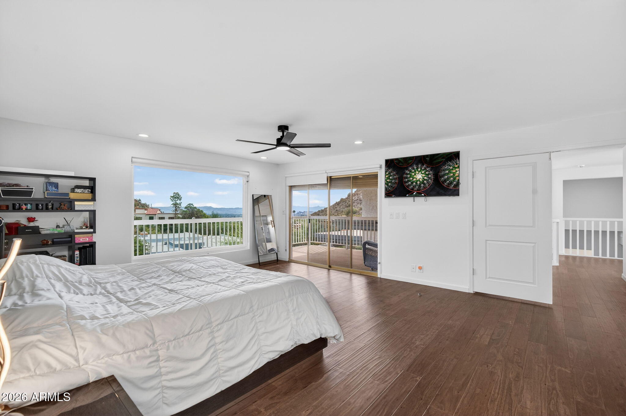 LINCOLN HILLS - Residential