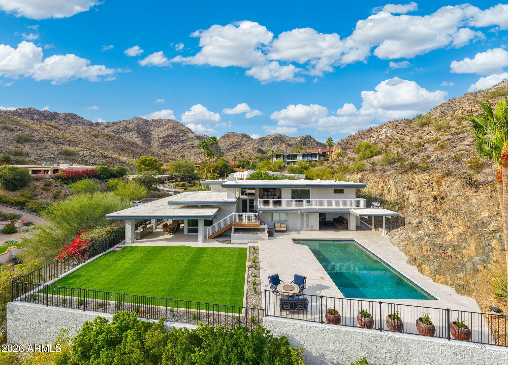 LINCOLN HILLS - Residential