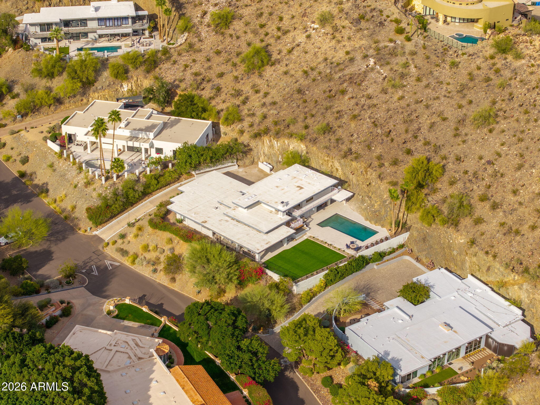 LINCOLN HILLS - Residential