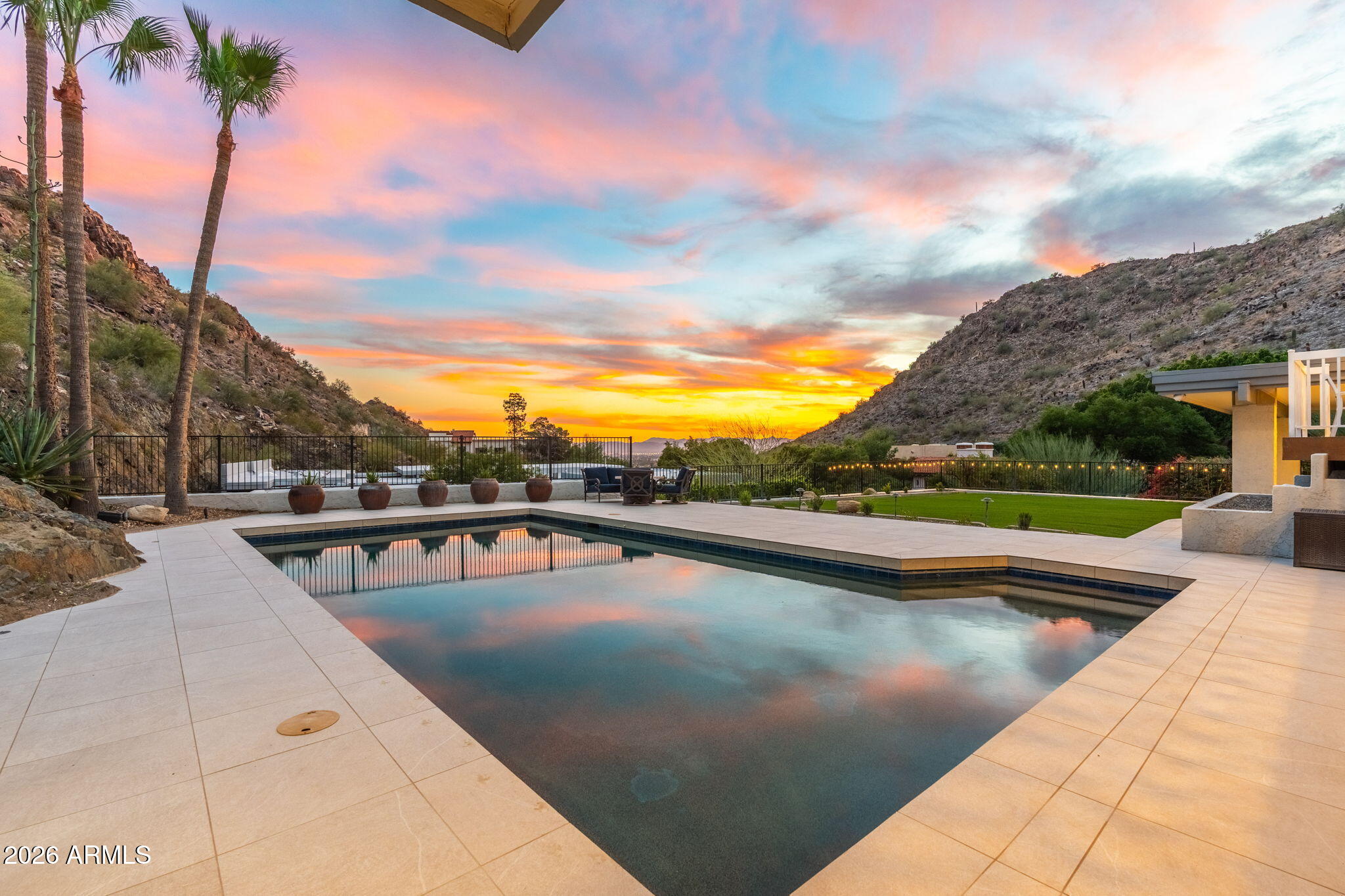 LINCOLN HILLS - Residential
