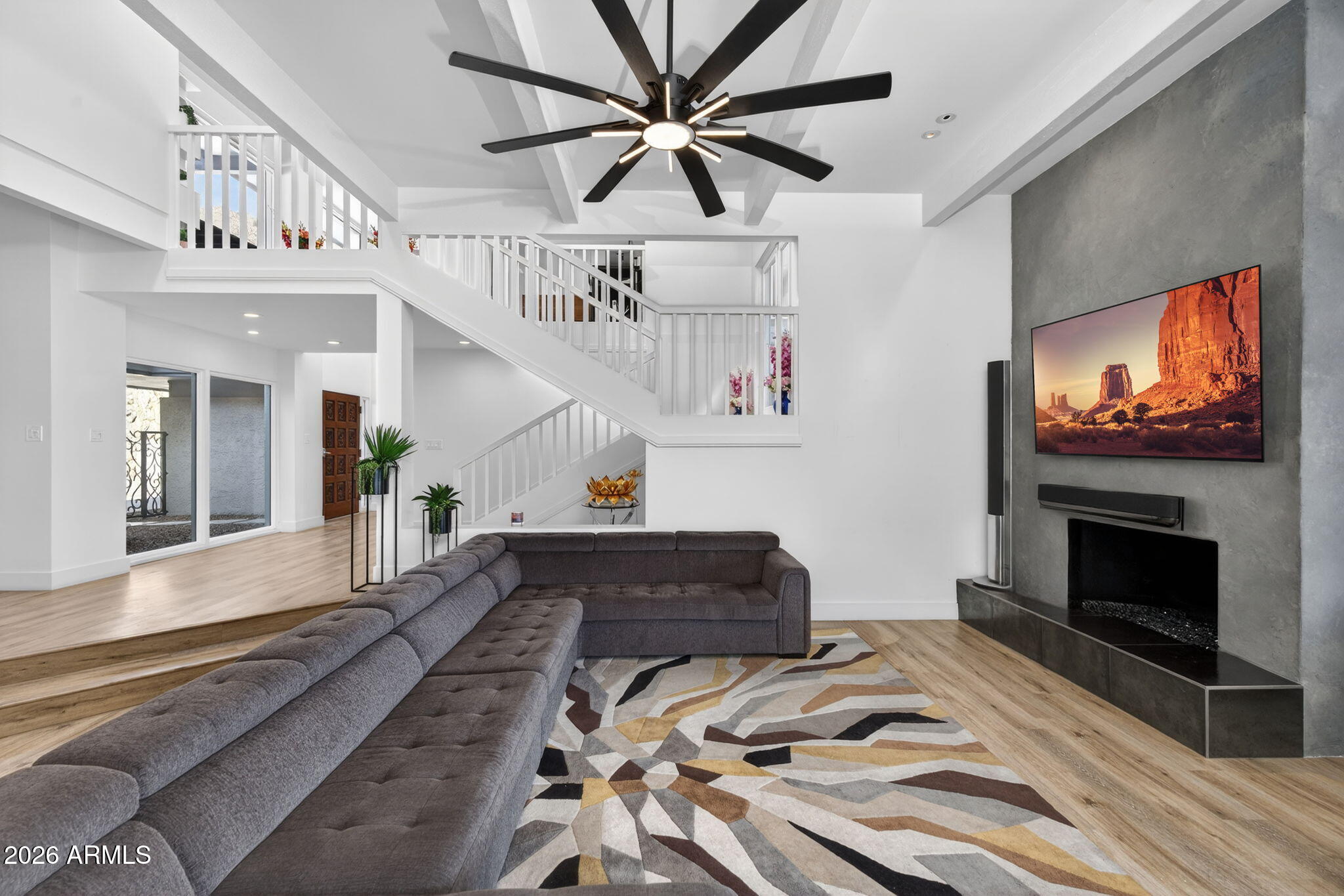 LINCOLN HILLS - Residential
