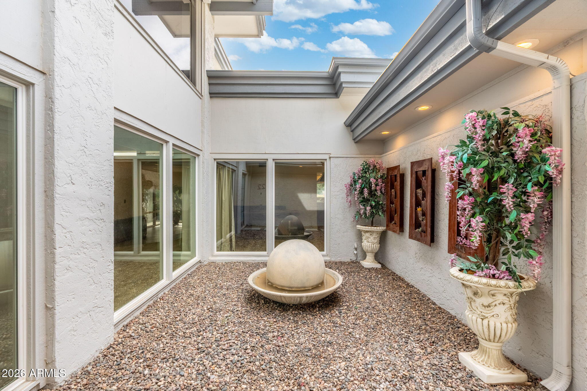 LINCOLN HILLS - Residential