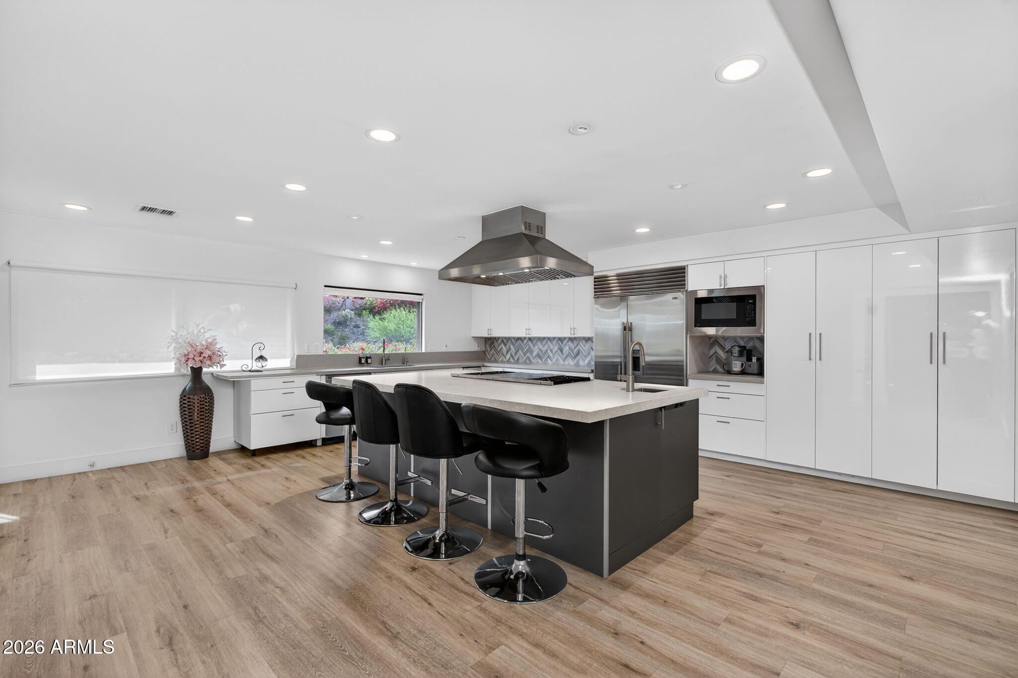 LINCOLN HILLS - Residential