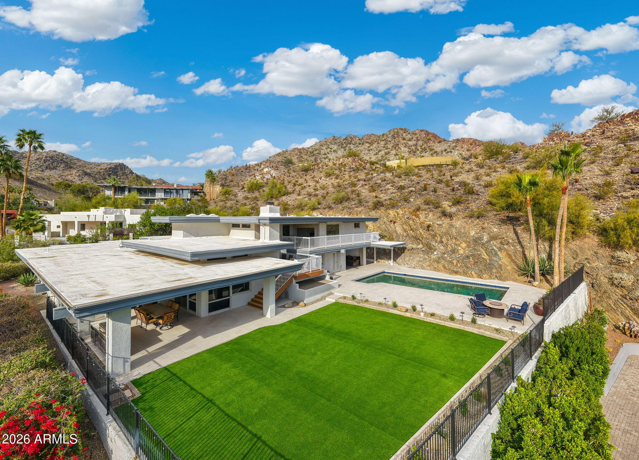LINCOLN HILLS - Residential
