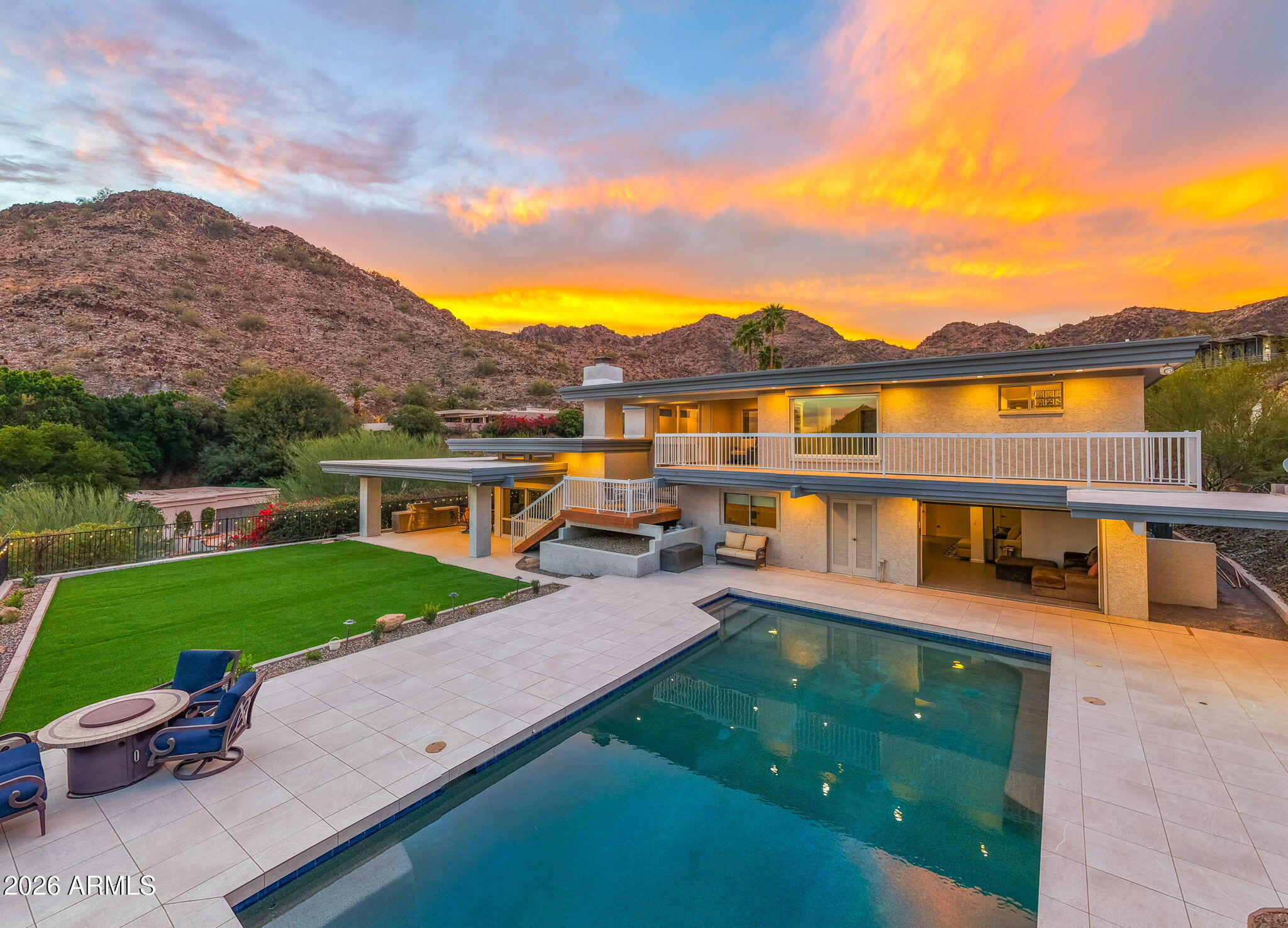 LINCOLN HILLS - Residential