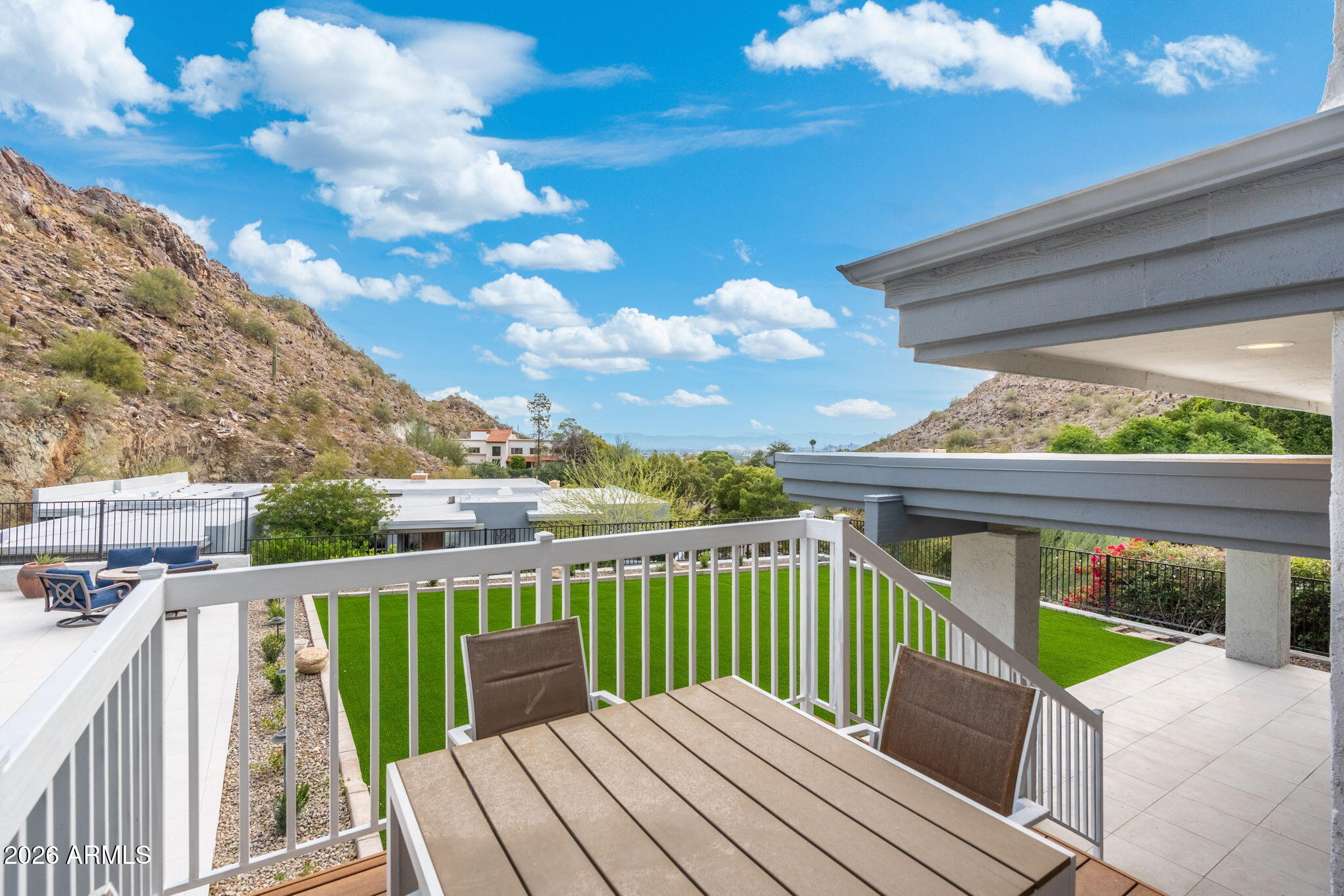 LINCOLN HILLS - Residential