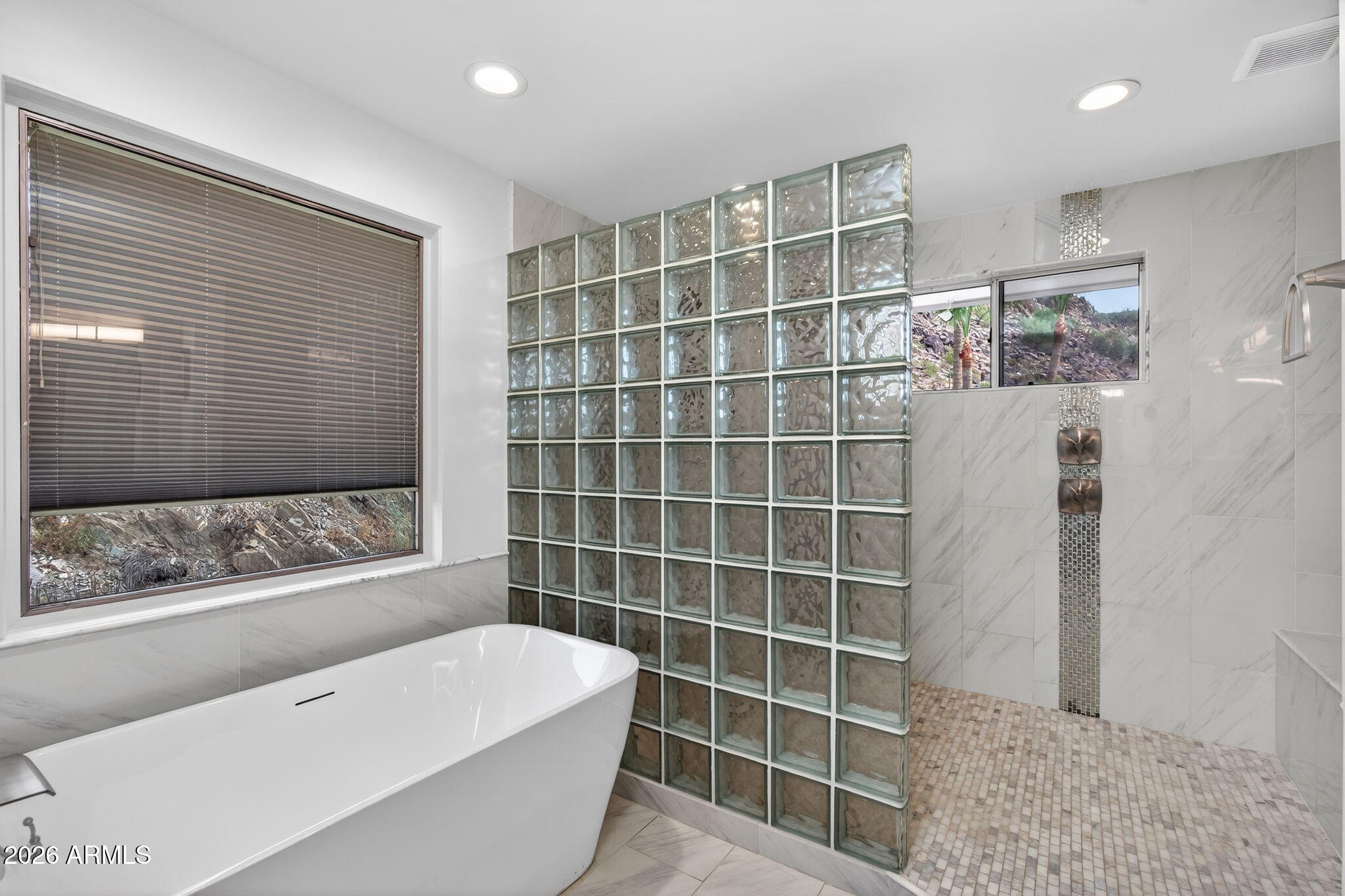 LINCOLN HILLS - Residential