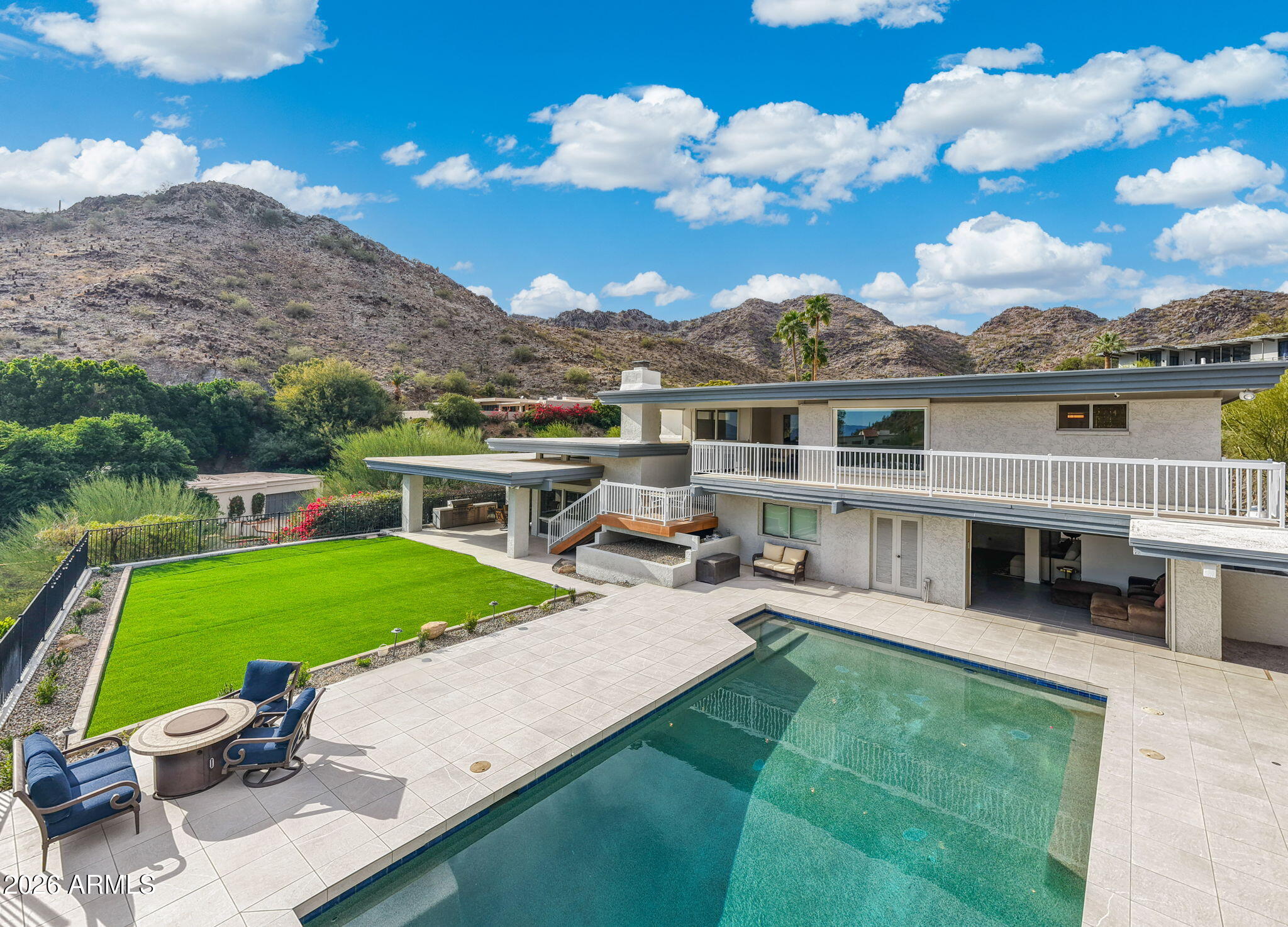 LINCOLN HILLS - Residential
