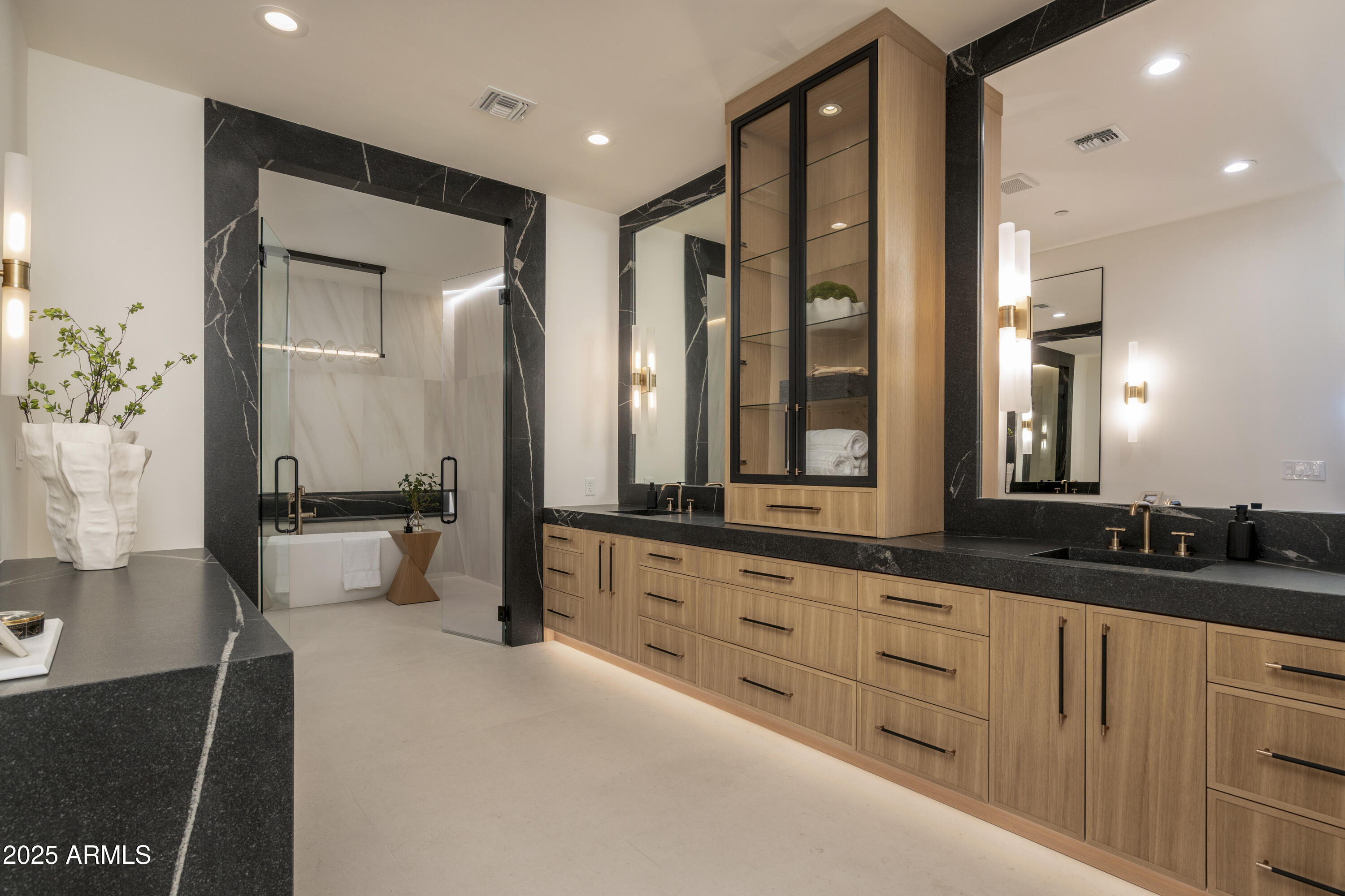 PINNACLE PARADISE - Residential