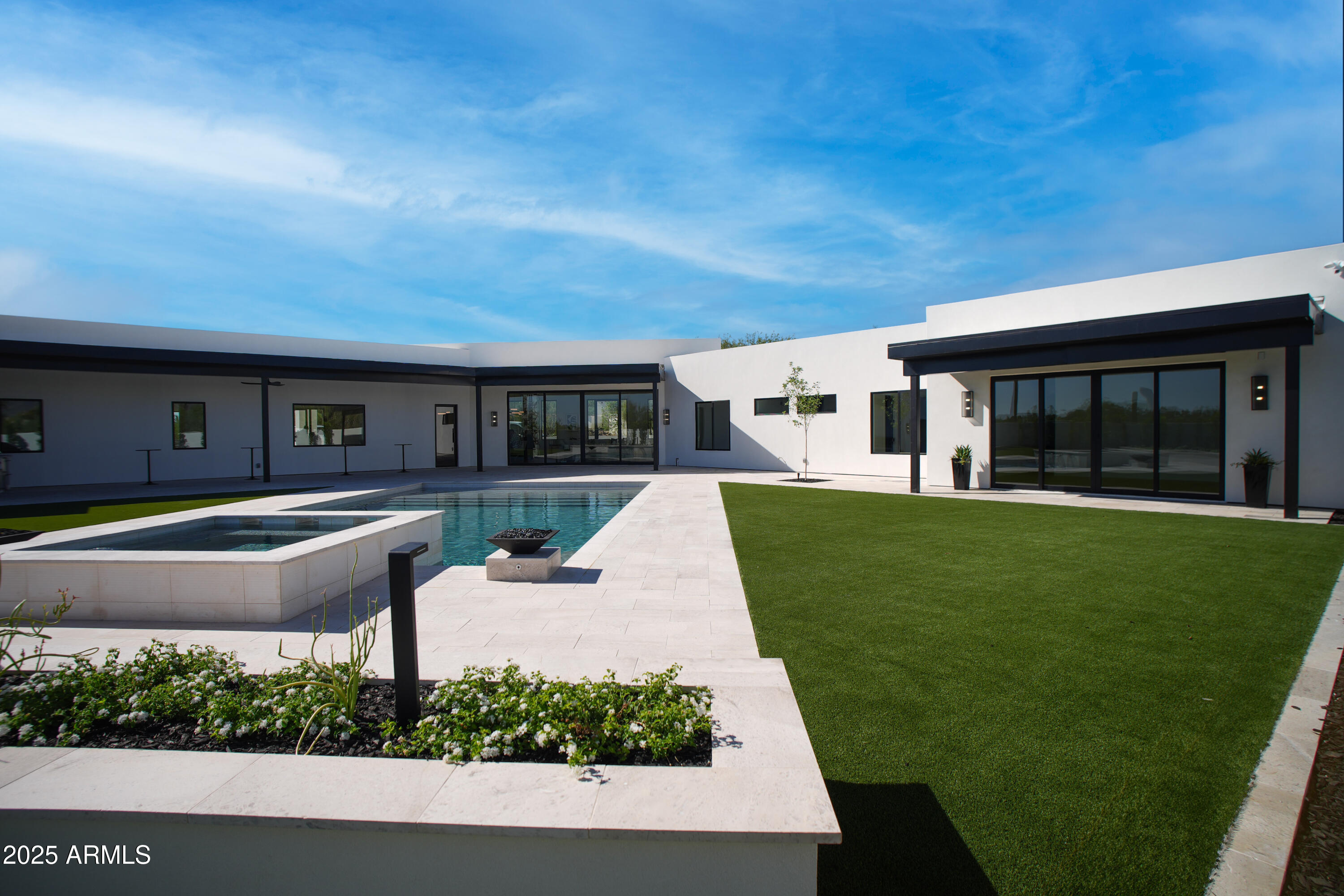 PINNACLE PARADISE - Residential