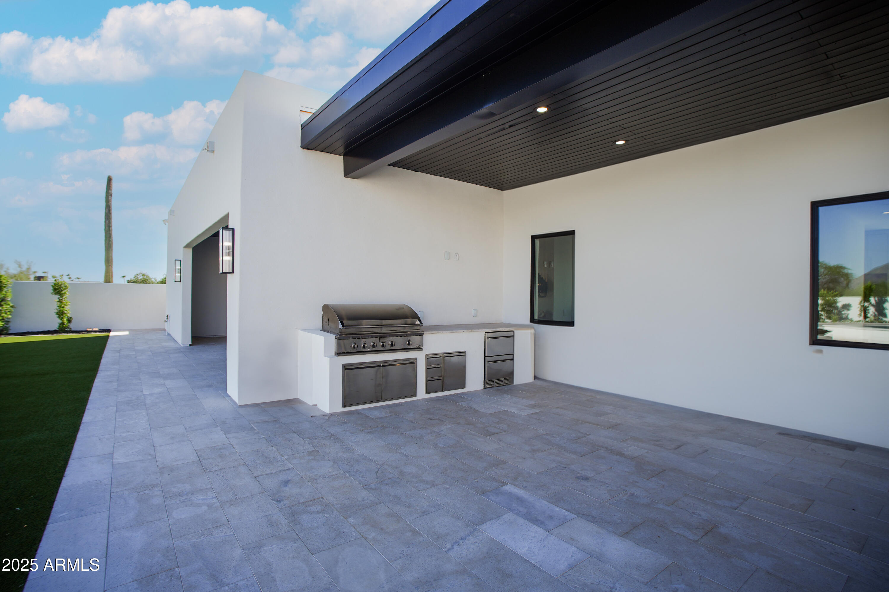 PINNACLE PARADISE - Residential