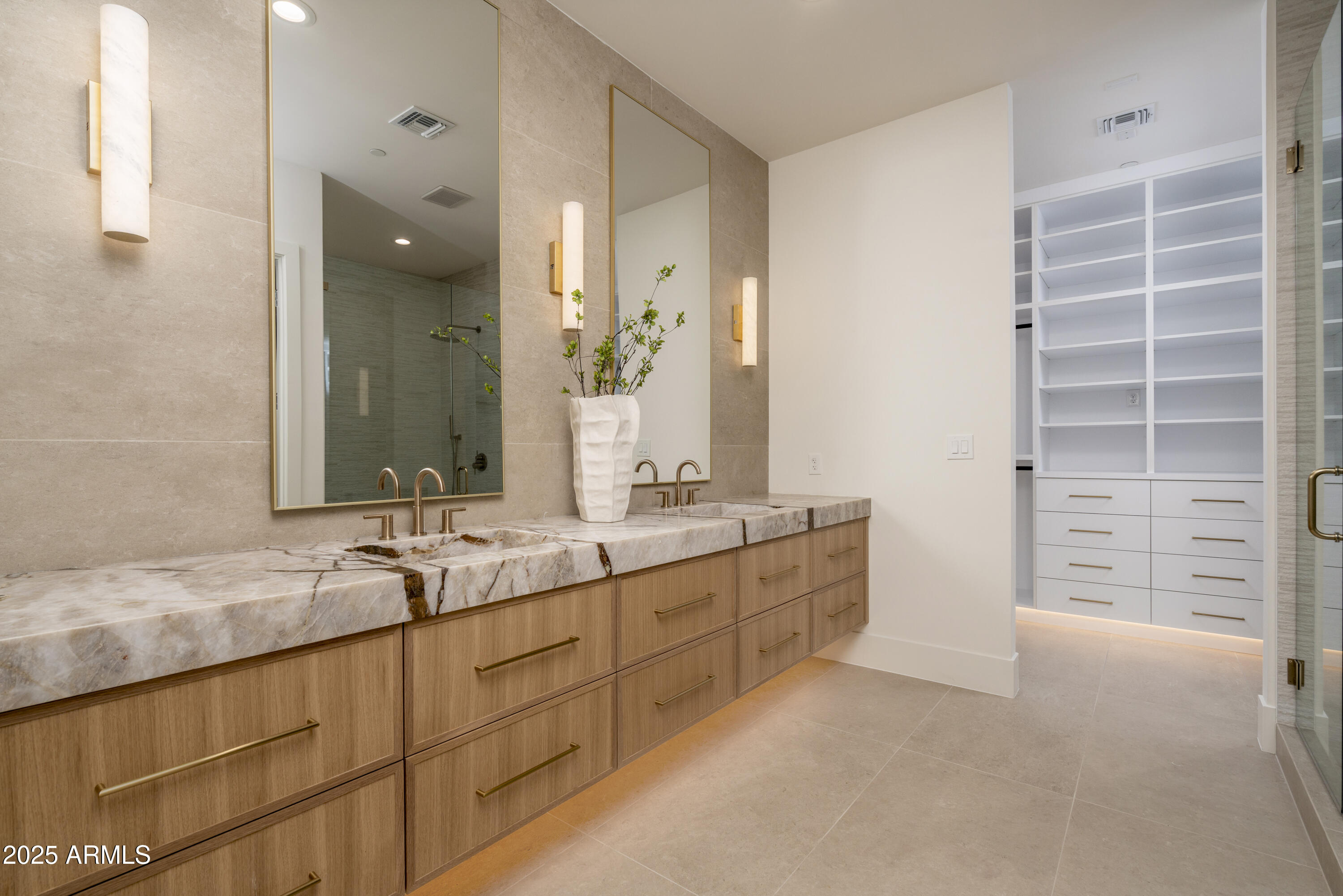 PINNACLE PARADISE - Residential