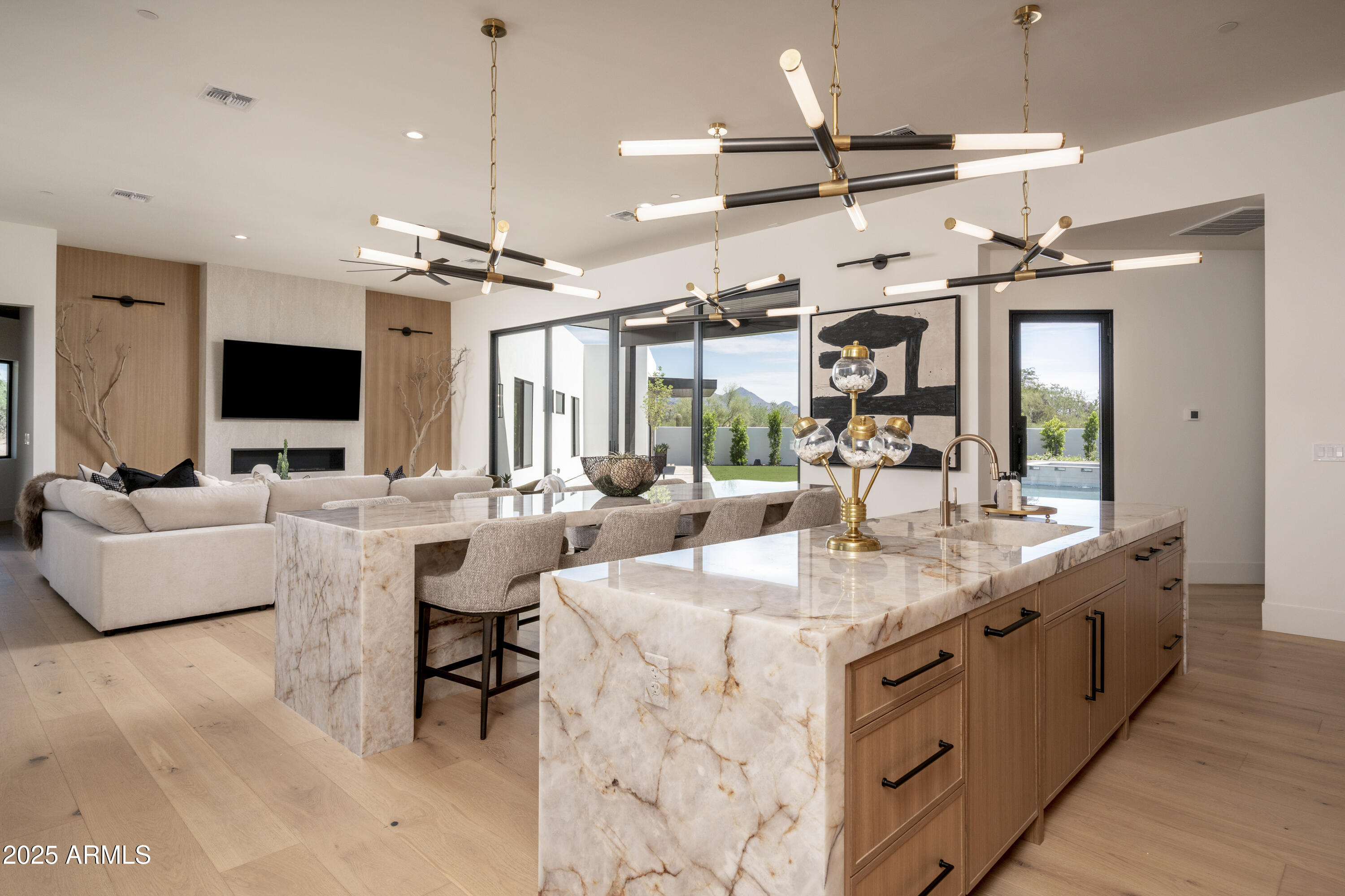 PINNACLE PARADISE - Residential