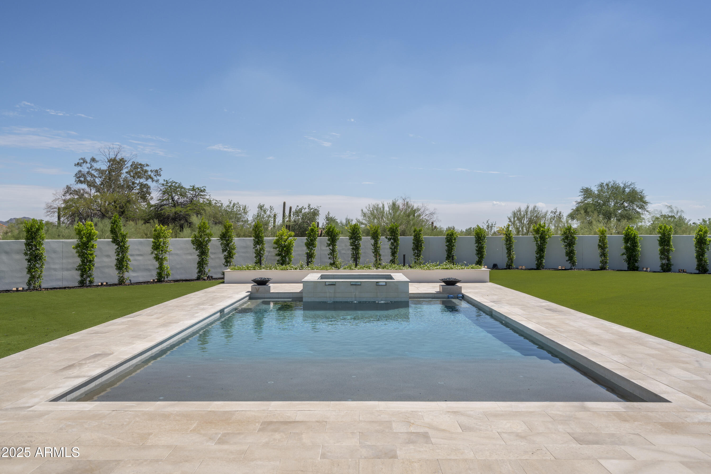 PINNACLE PARADISE - Residential