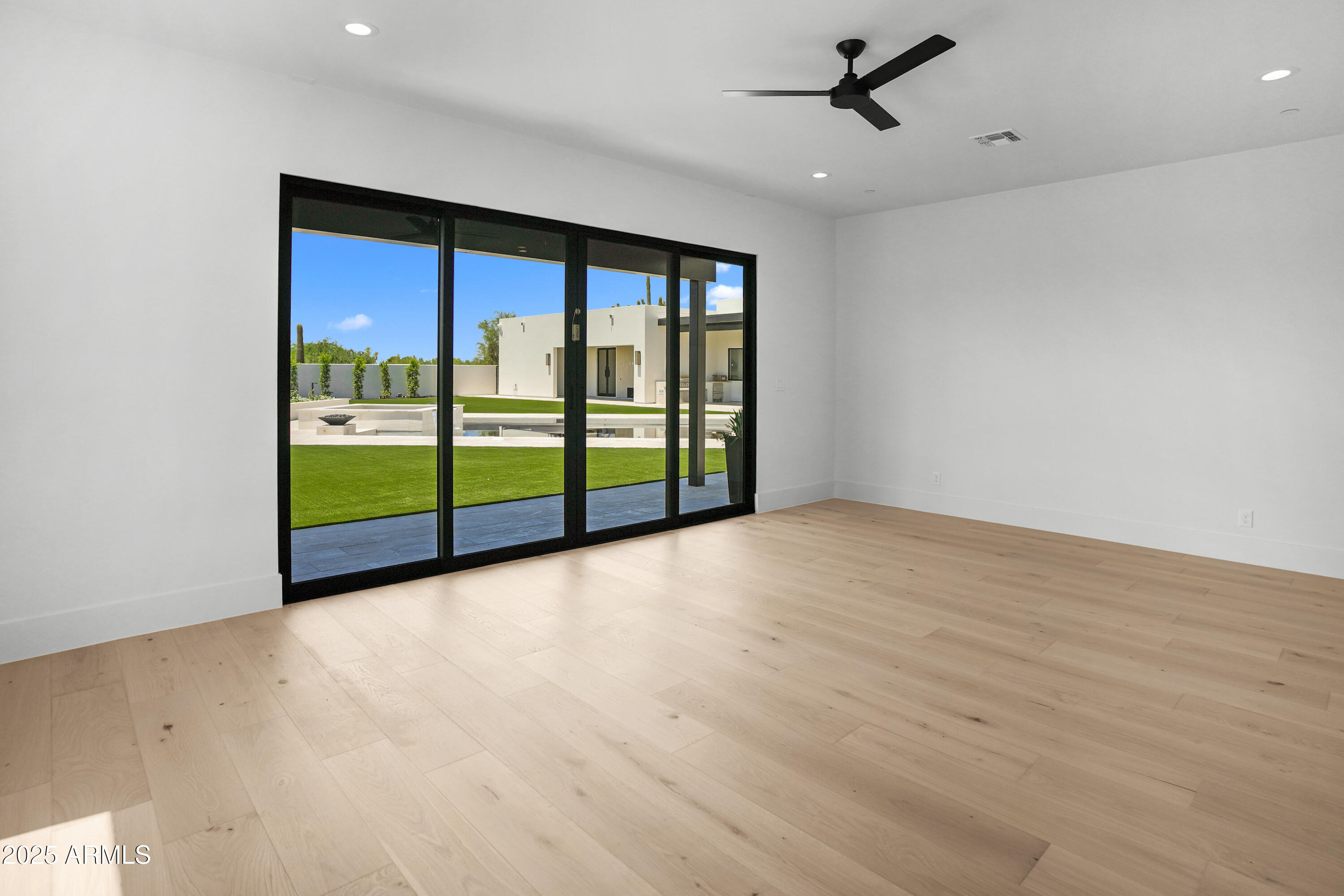 PINNACLE PARADISE - Residential