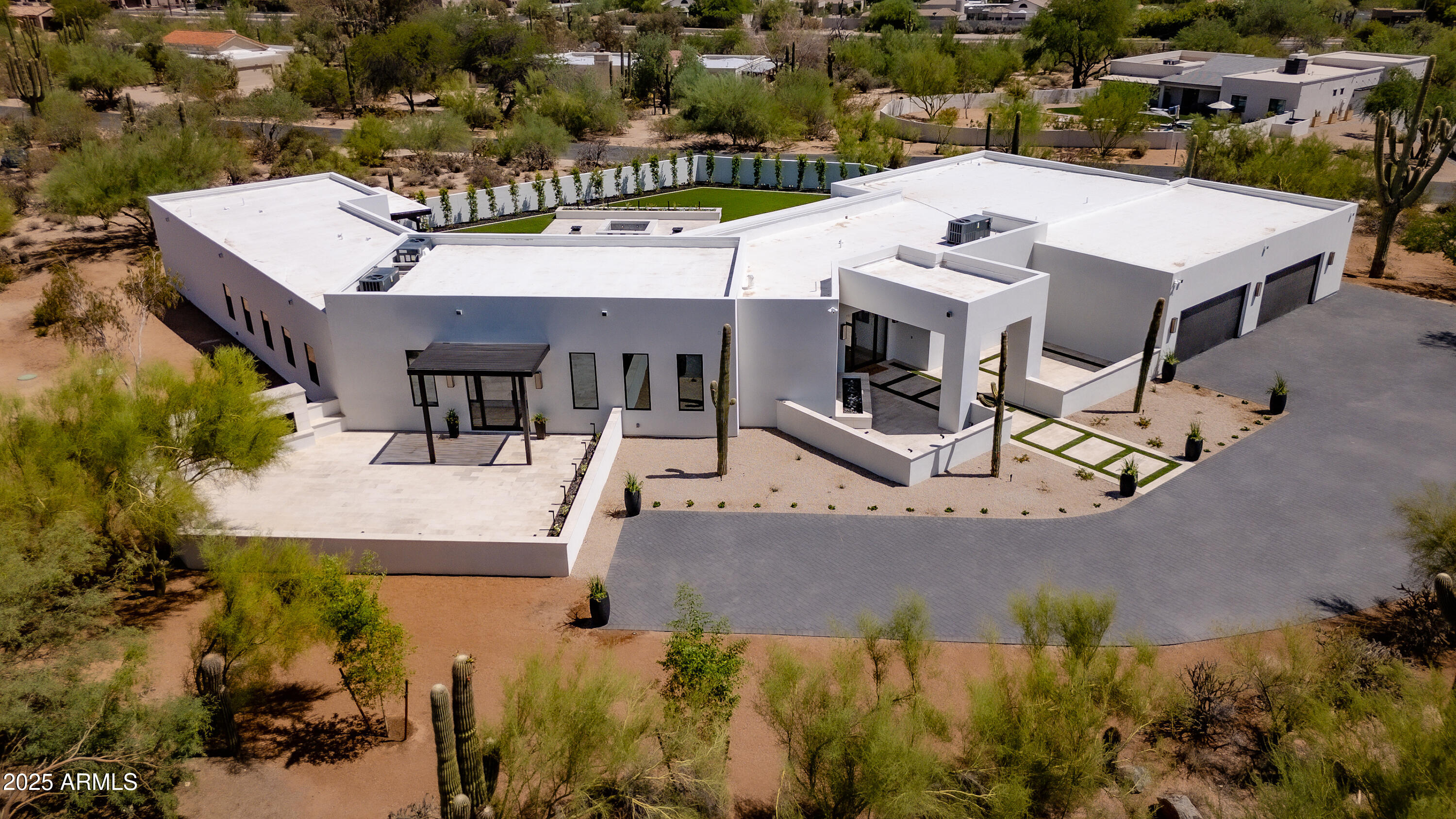 PINNACLE PARADISE - Residential
