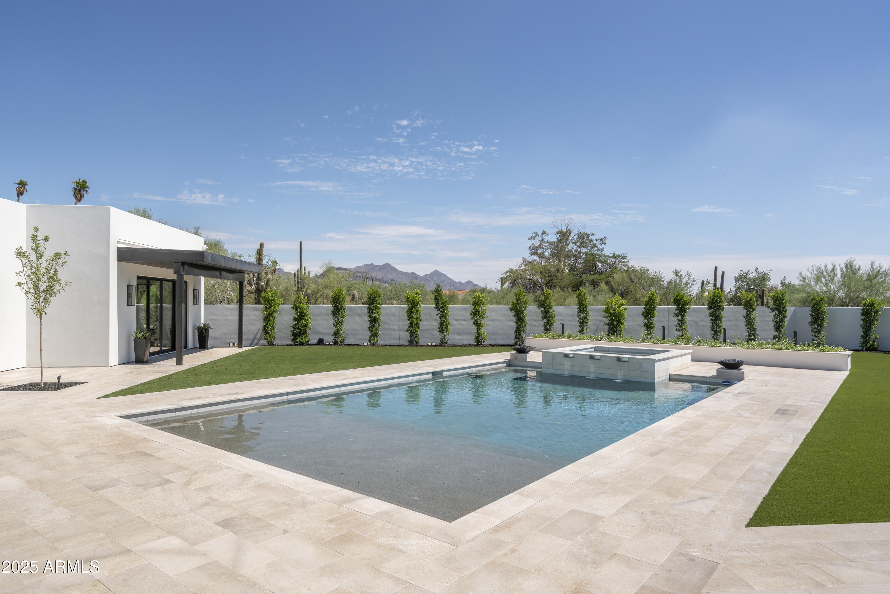 PINNACLE PARADISE - Residential