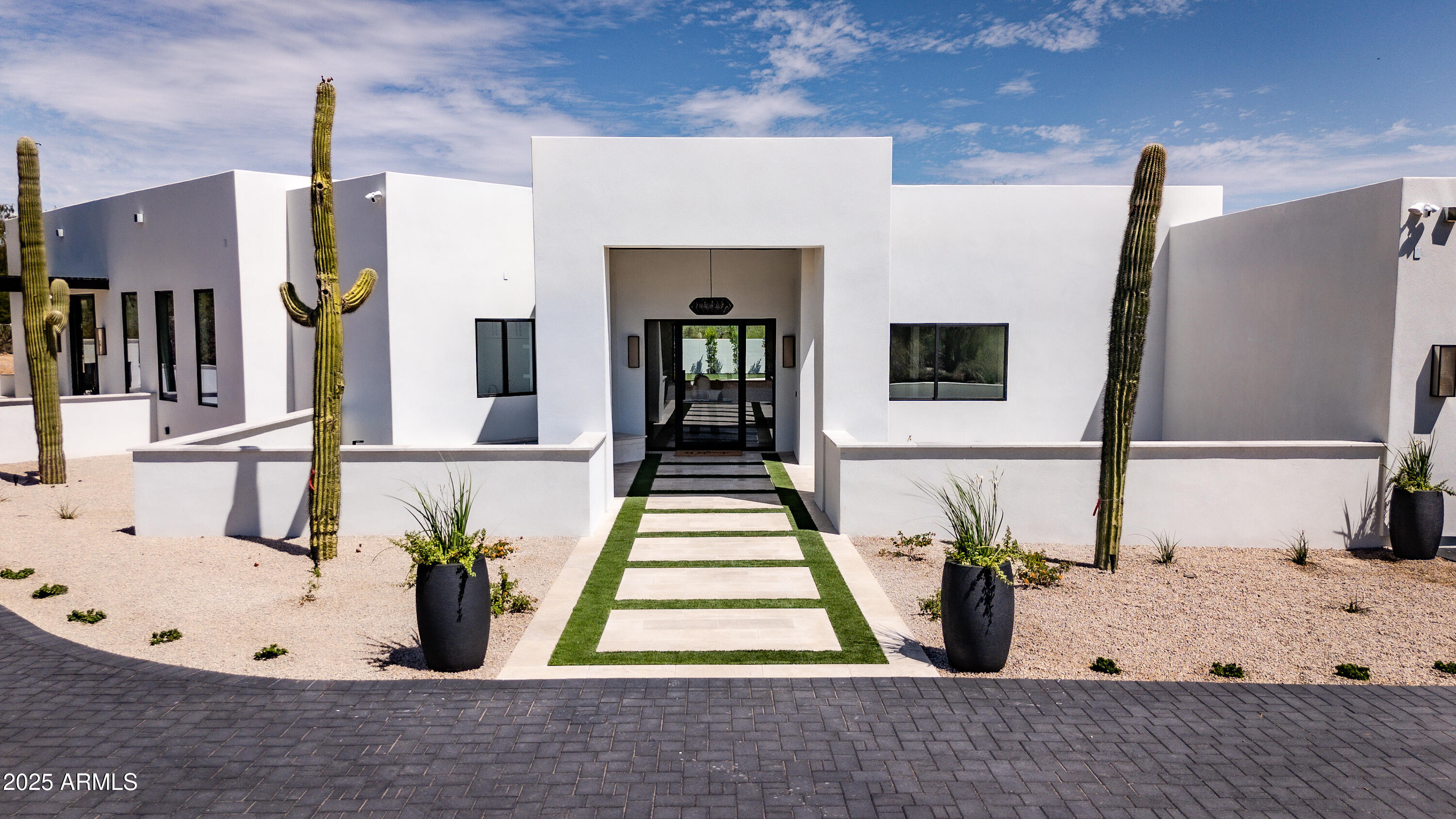 PINNACLE PARADISE - Residential