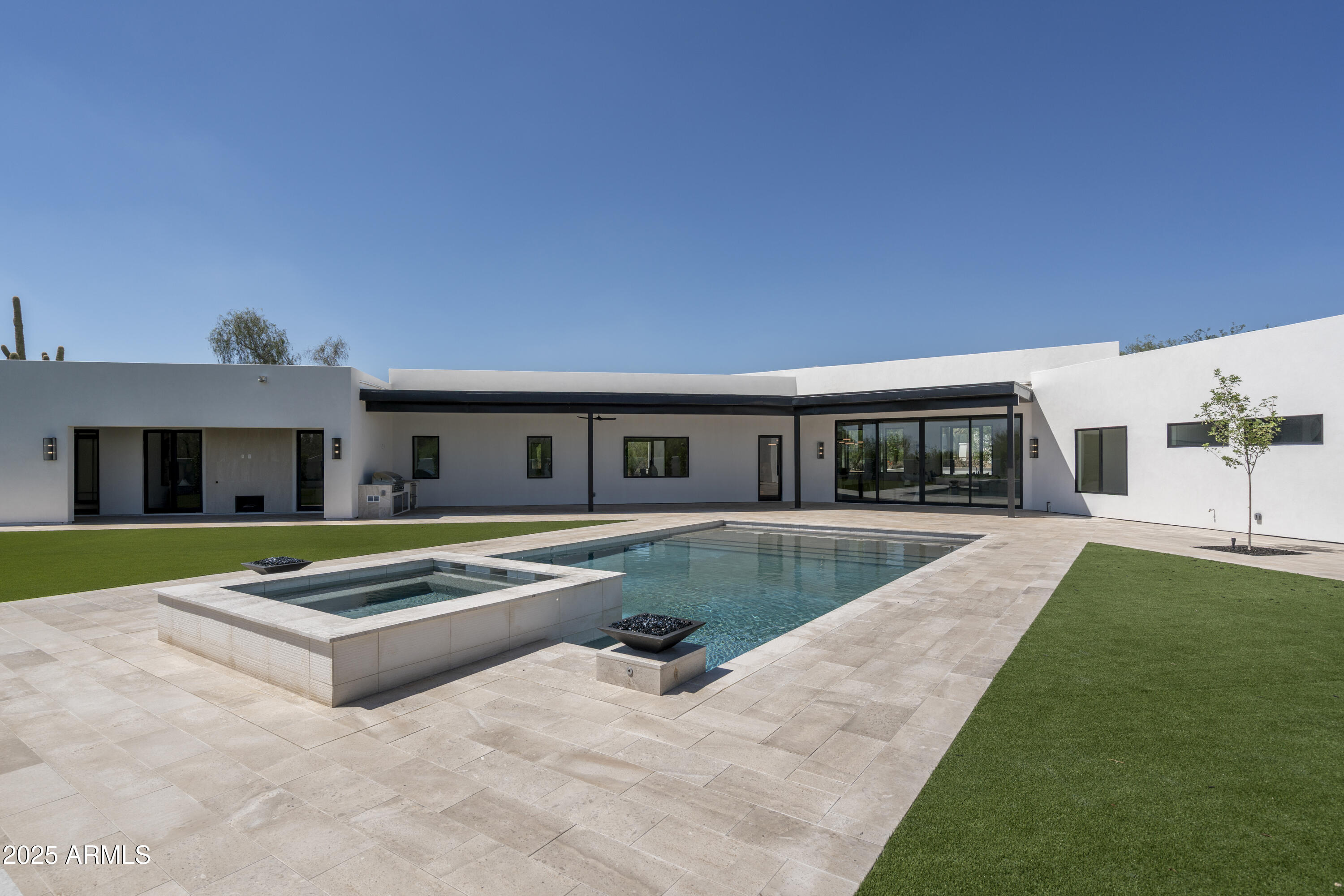 PINNACLE PARADISE - Residential